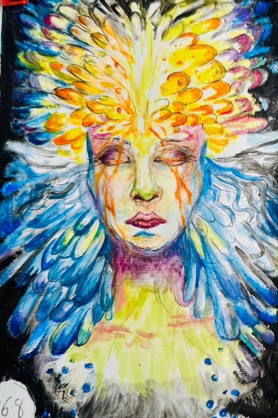 Farbenfrohes Gemälde eines nachdenklichen weiblichen Gesichts mit bunten Federn, die von ihrem Kopf wie eine Explosion nach oben strömen, in leuchtenden Aquarellfarben.