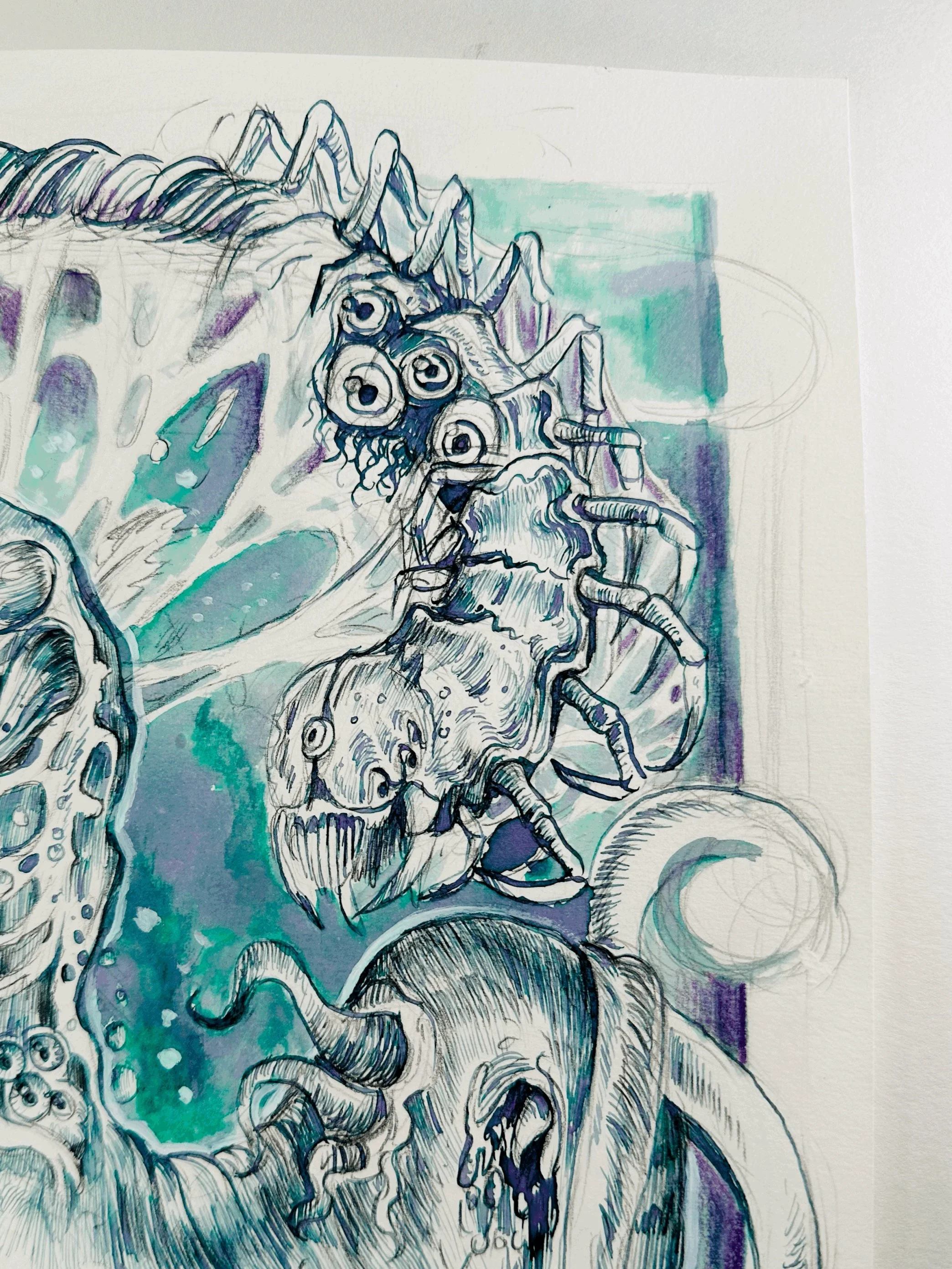 Handgezeichnetes Kunstwerk mit einer grotesken, mehrgliedrigen Kreatur, die Tentakel, mehrere Augen und detailreiche Texturen aufweist, mit Farben in Blau-, Grün- und Violetttönen.