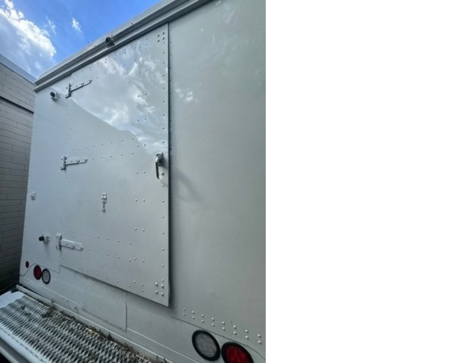 TRUCK IN RECONDITIONING (3).png