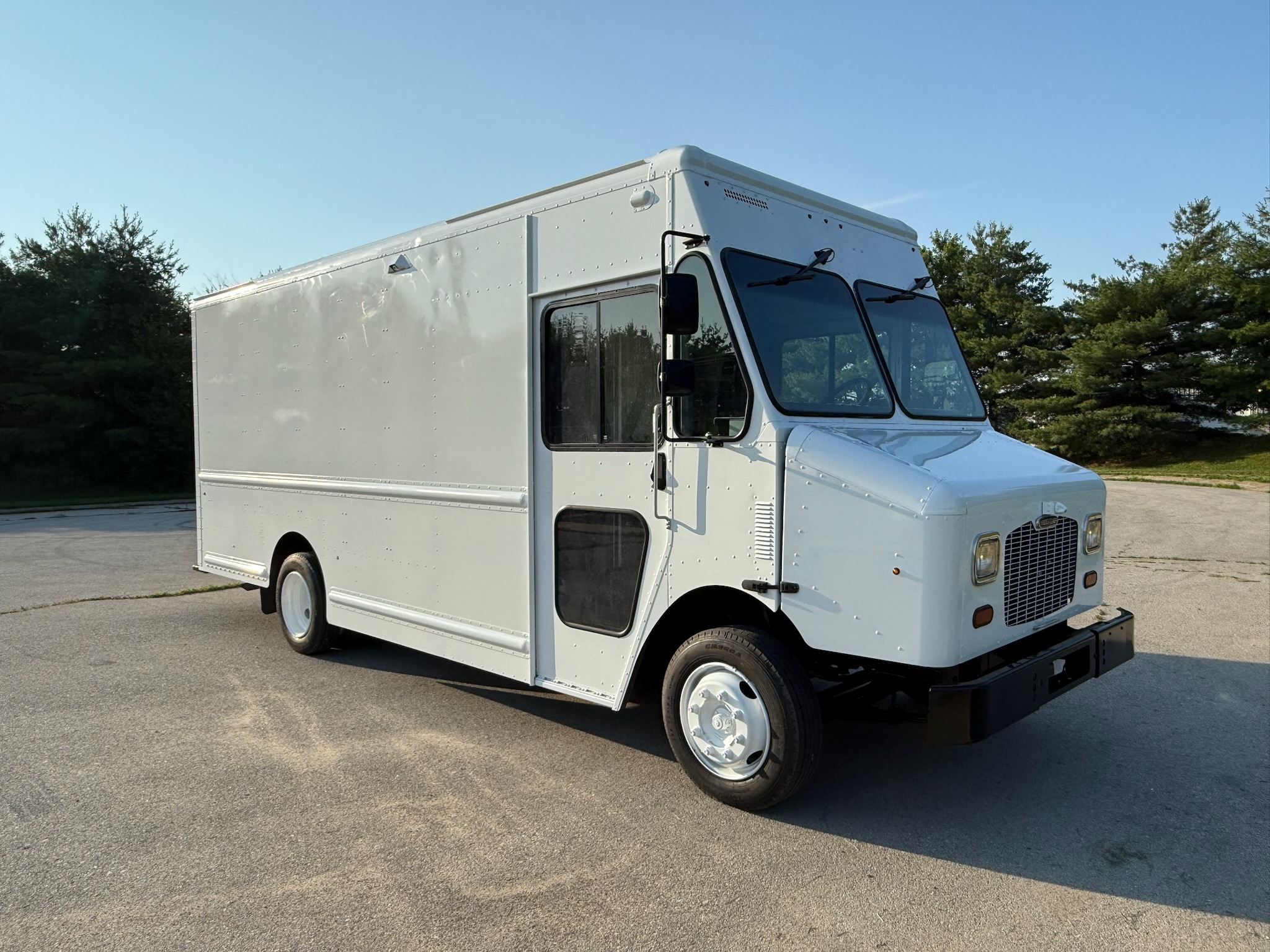 2021 Freightliner MT45 P1000 step van for sale