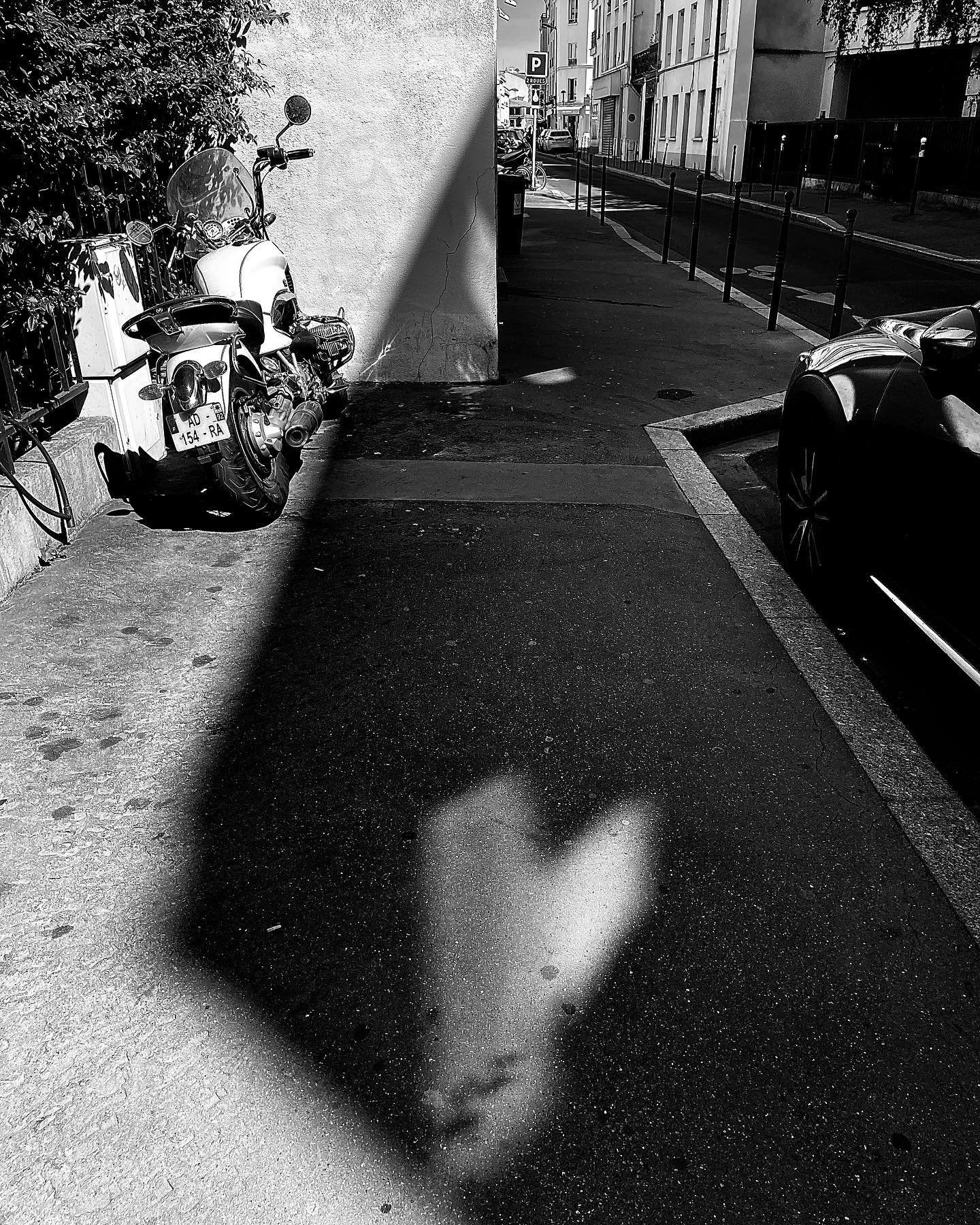 .
L&rsquo;id&eacute;e obsessionnelle 
D&rsquo;un amour inconditionnel 
Des r&ecirc;ves de merveille
En nous sommeillent. 

#blacknwhite #bnw #bw #bw_perfect #bw_captures #bnw_life #reponsesphoto #noiretblanc #bnw_addiction #blackandwhite #bnwmood #bl