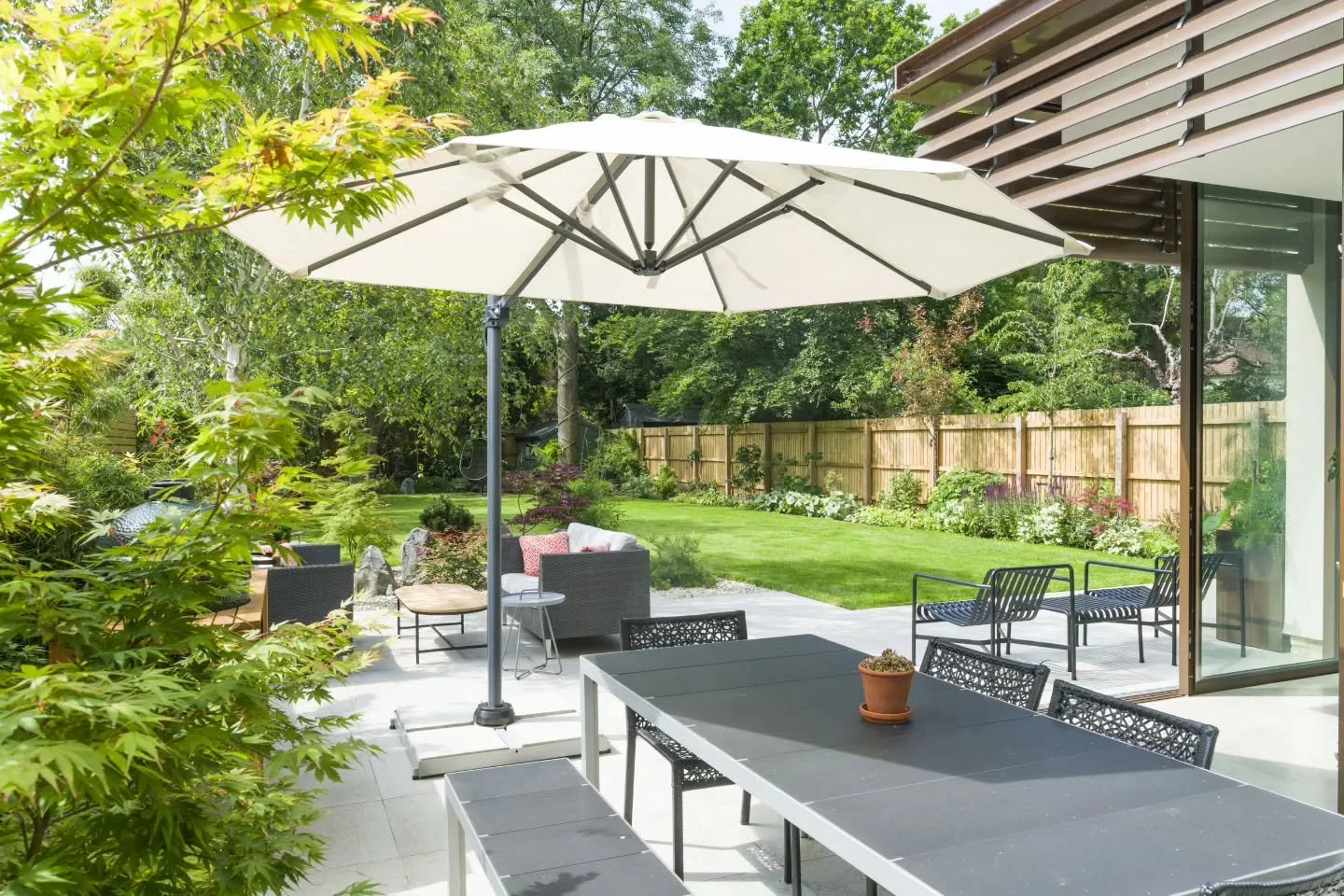 Roll on summer...had enough of slipping around in the winter mud and rain now 🙄