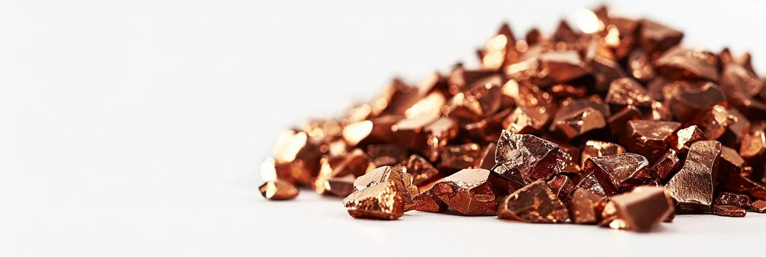 光沢のある銅色の金属片