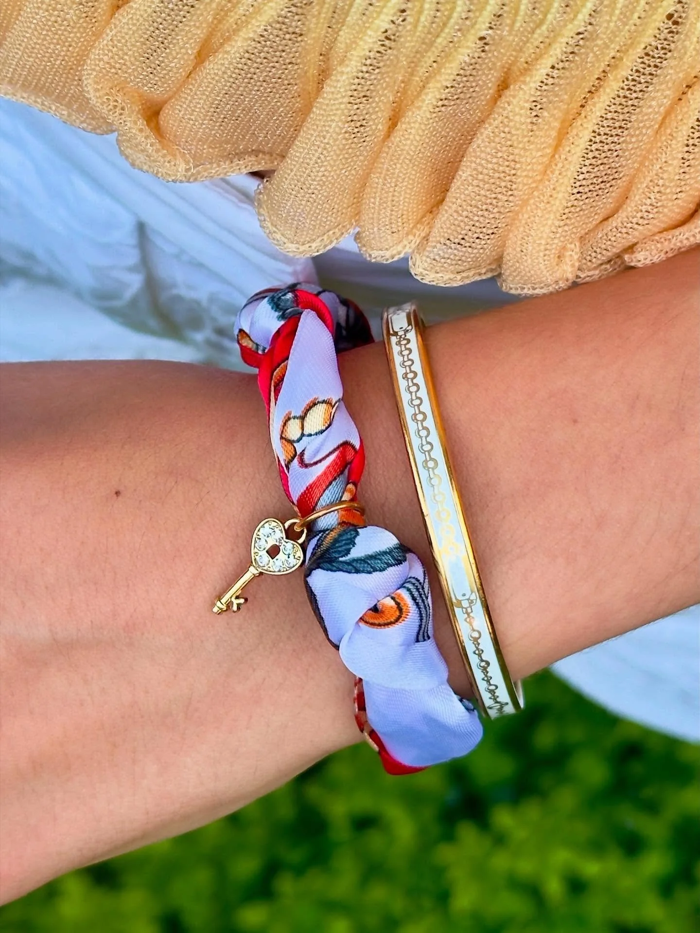 🔑❤️

#necklaces #fashionaccessories #jewelrytrends #musthavejewelry #affordablejewelry #summermusthaves #SmallBusiness #TikTokShop #bandana #customjewelry #bandananecklace