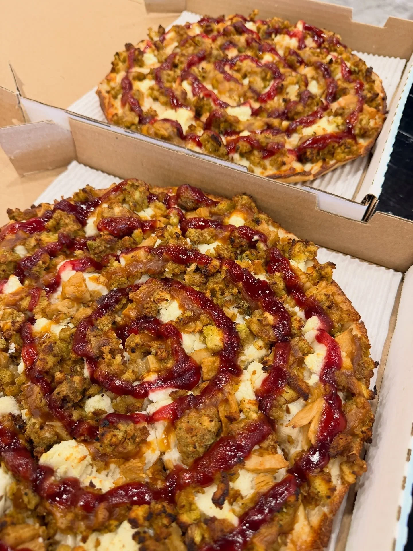 The best Thanksgiving Pies in the whole world! (Nice try @digiorno, but you can&rsquo;t hang&hellip;)

It&rsquo;s also kinda wild that one of these pizzas pictured is actually completely vegan&hellip;

The perfect solution for Friendsgiving, if your 