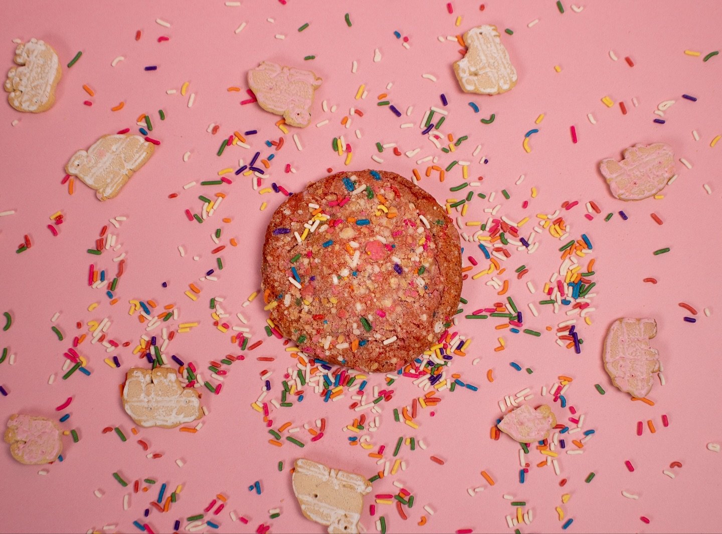 Don&rsquo;t you dare forget the cookies&hellip;
.
The best cookies in the world exist in 3 pizza shops in Ohio and it&rsquo;s not up for discussion.  Lucky for all of you, calories don&rsquo;t count until 2026, so feel free to enjoy fully. 📷: caitly