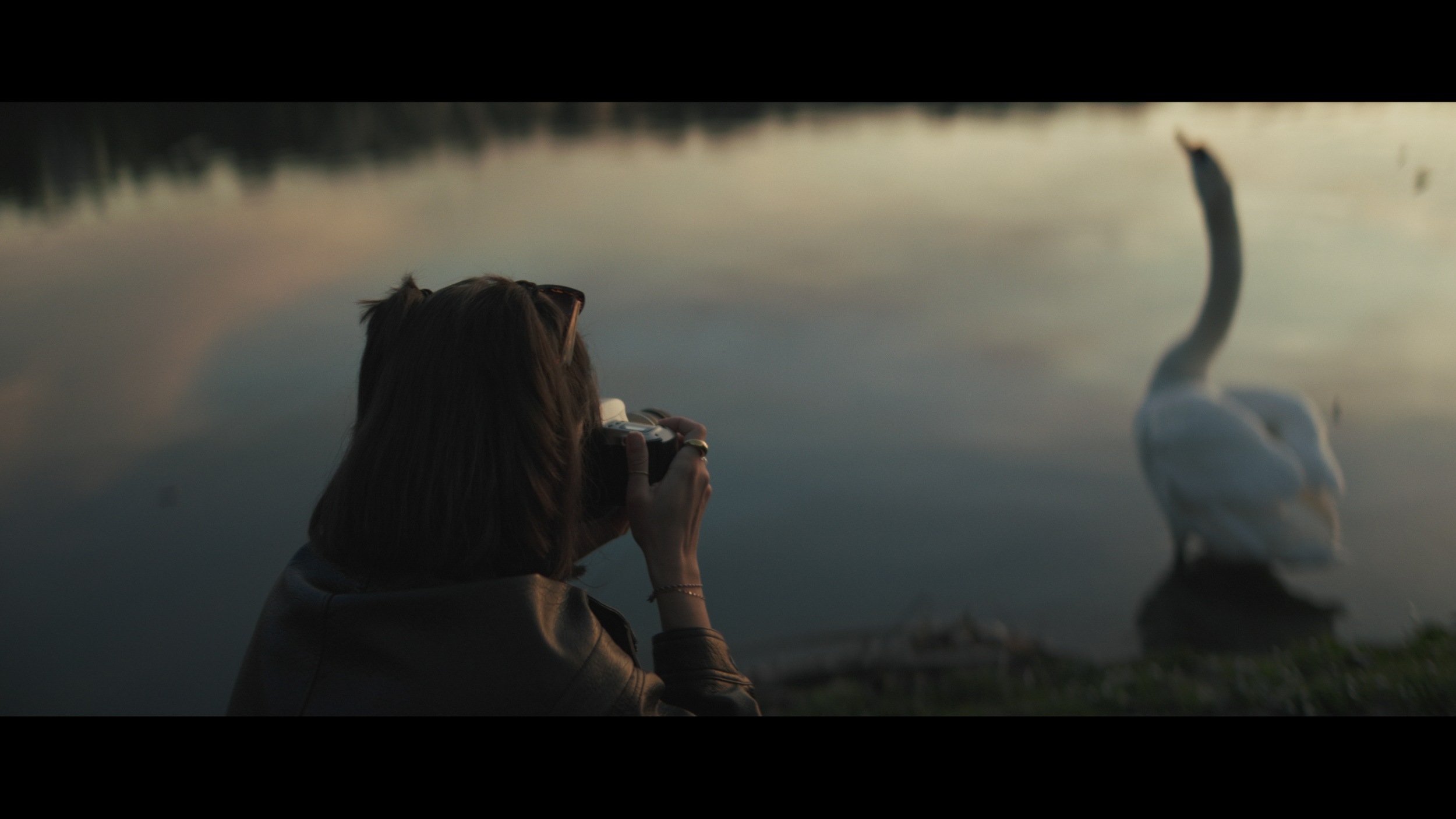 Cinematic Bewegung am Seeufer in Köln gefilmt mit Blazar Mantis 50mm Anamorphic