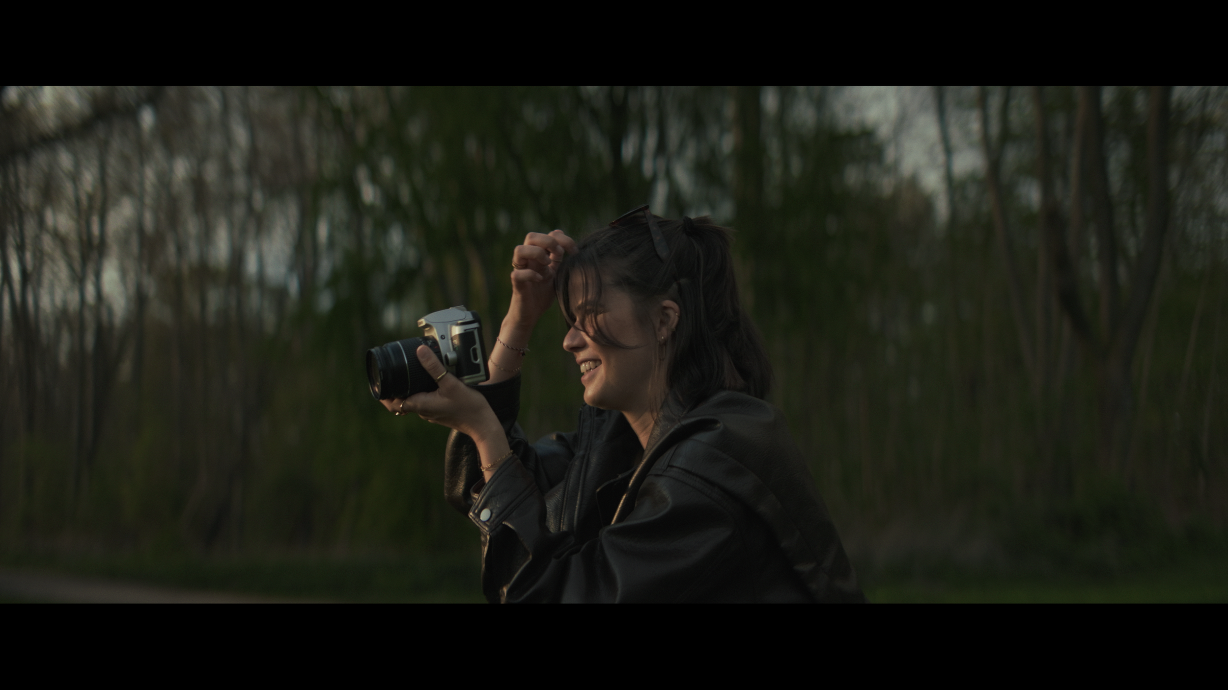 Cinematic Side Profile Aufnahme mit weichen Highlights und anamorphic Look in Köln