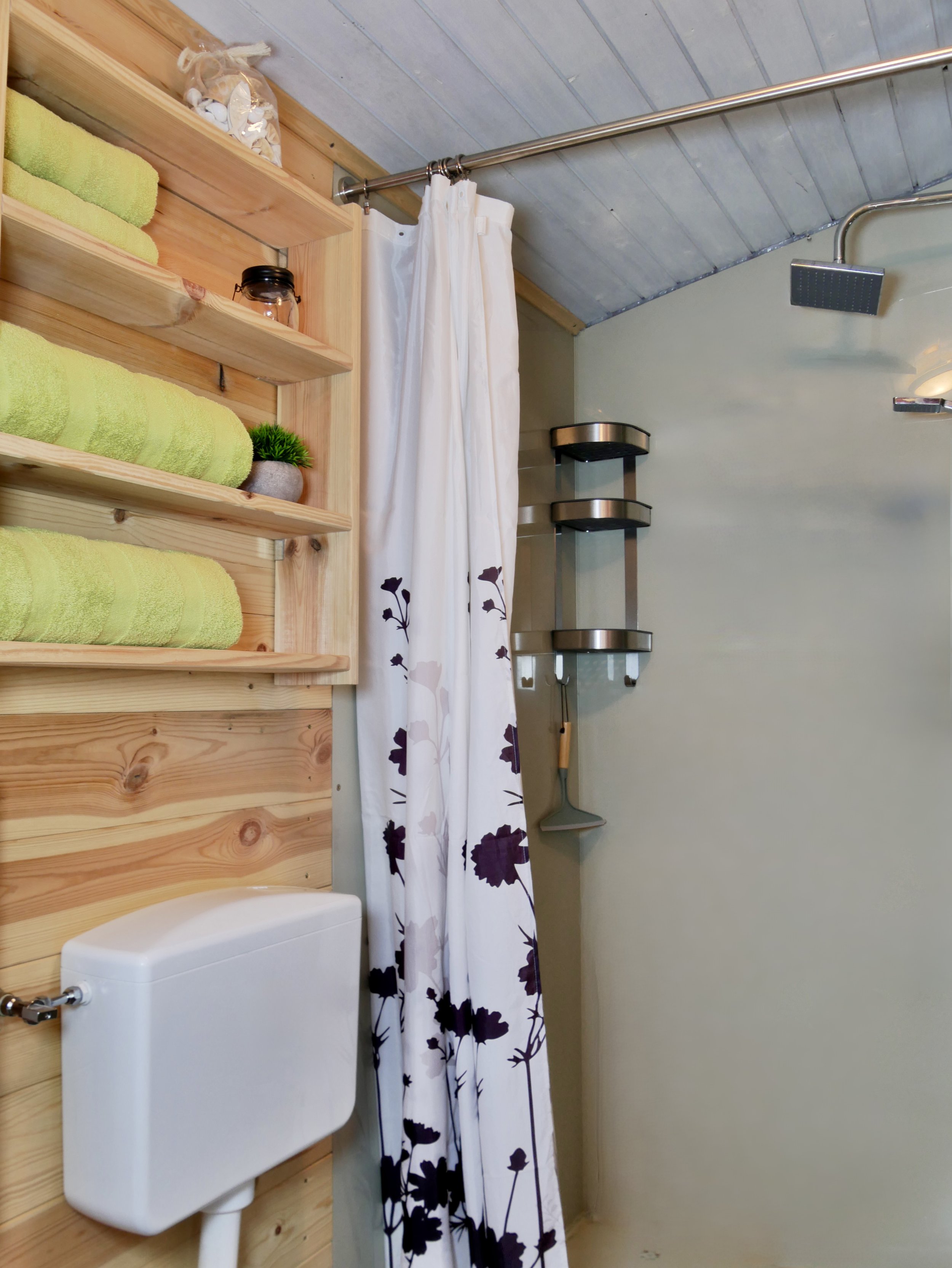 Dusche im Badezimmer