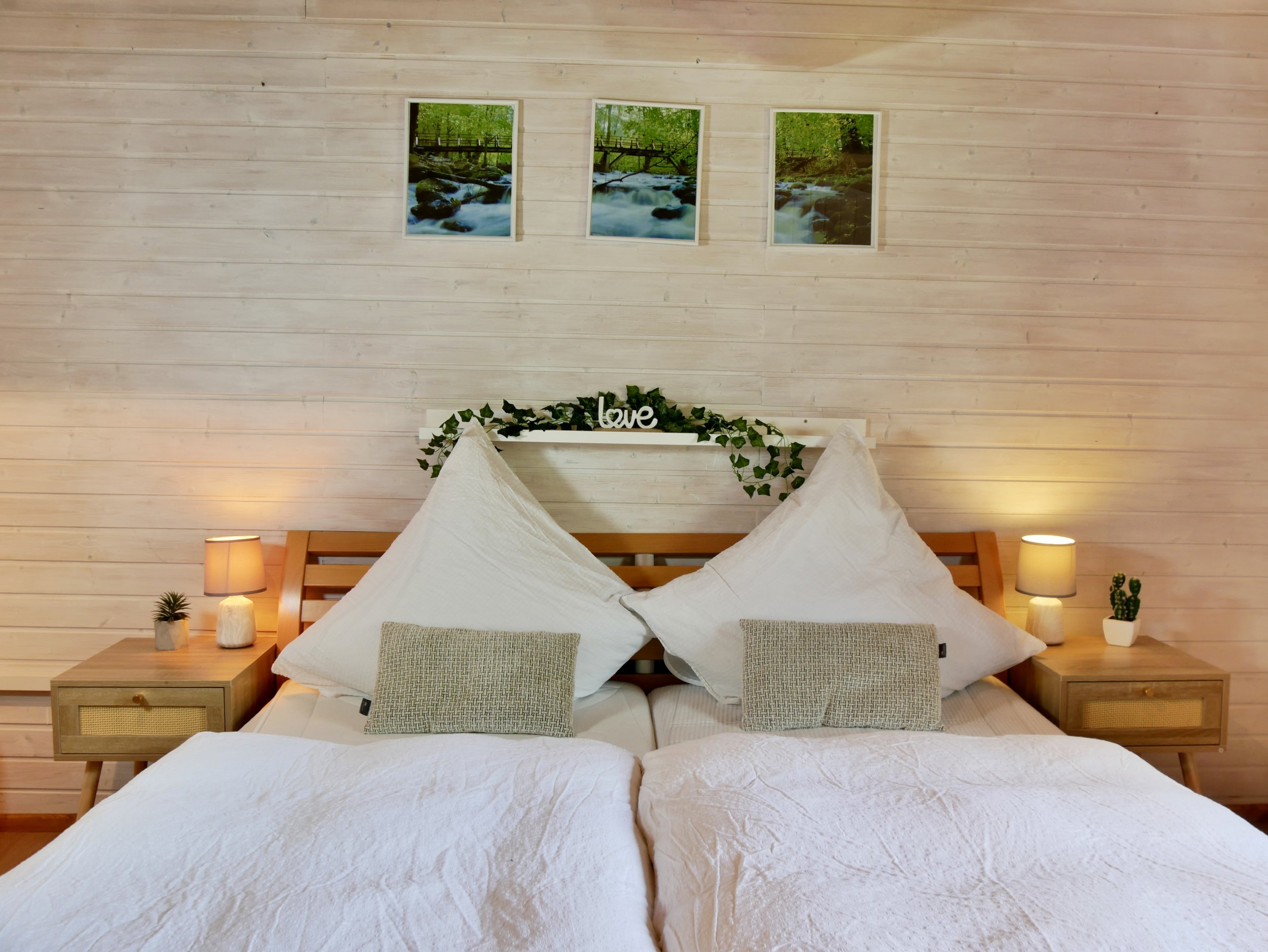 Schlafzimmer mit Kingsizebett