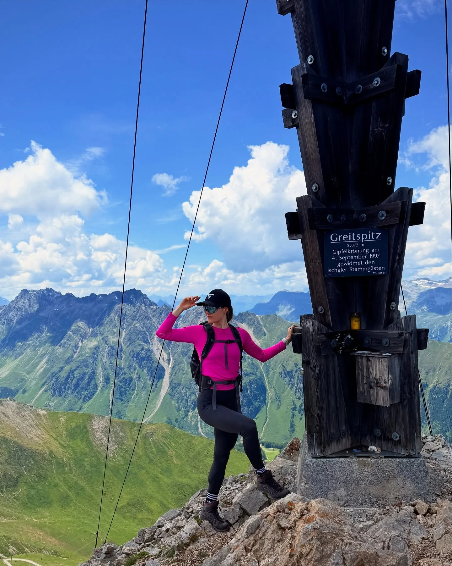 2872 m korkeudessa, Itävallan ja Sveitsin rajalla⚡️
Hapen vähäisyys hapotti, mutta tää näky oli sen arvoinen🧗🏻‍♀️⛰️
#hiking #views #travel #alps #austria #switzerland #border #mountain #alpinehiking #activelifesty