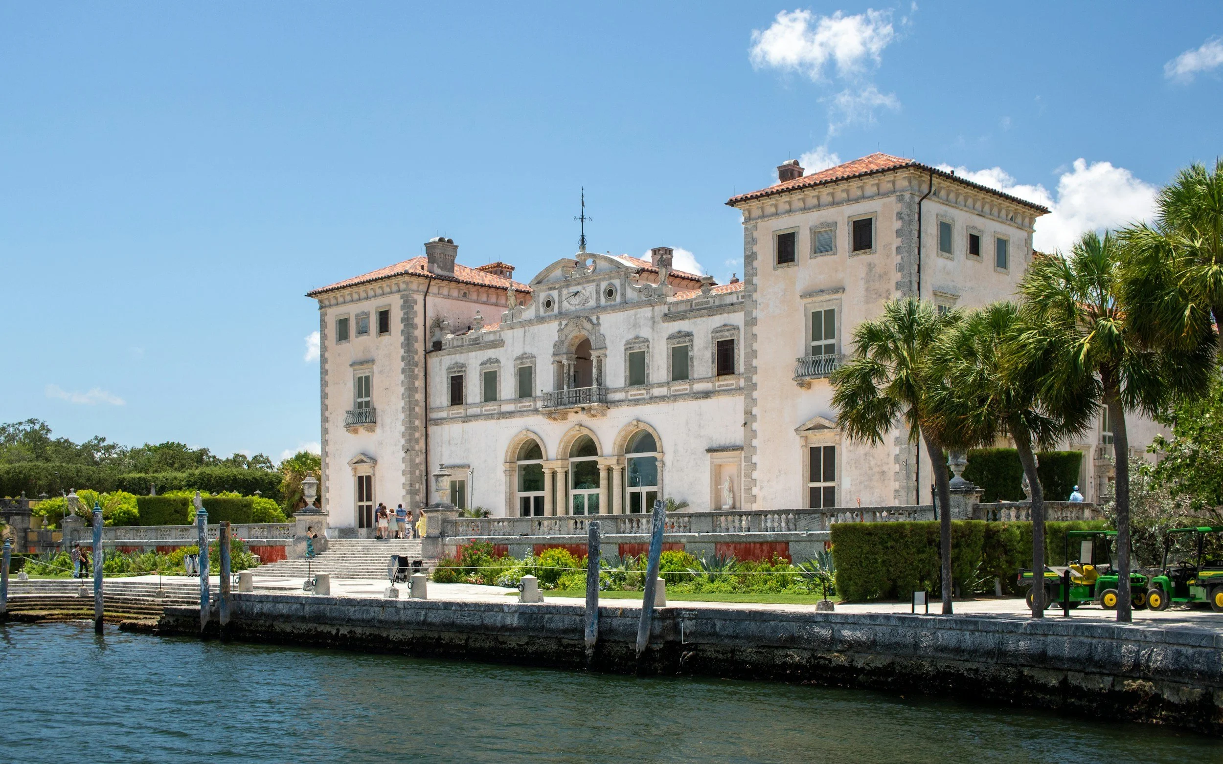 How Sarasota’s Luxury Communities Offer the Best Waterfront Living