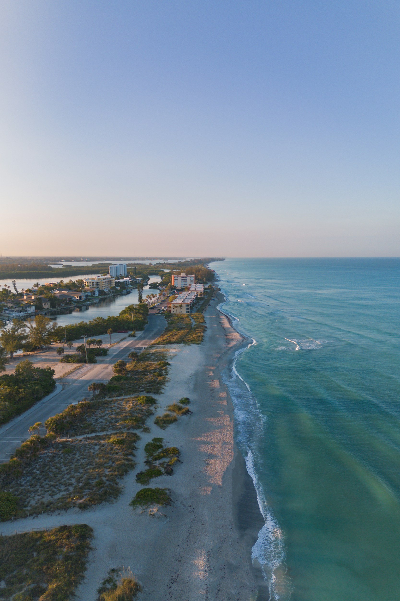 🏡 Choosing Between Murray Homes and Homes By Strong Sarasota? Here’s What Sarasota Homeowners Need to Know