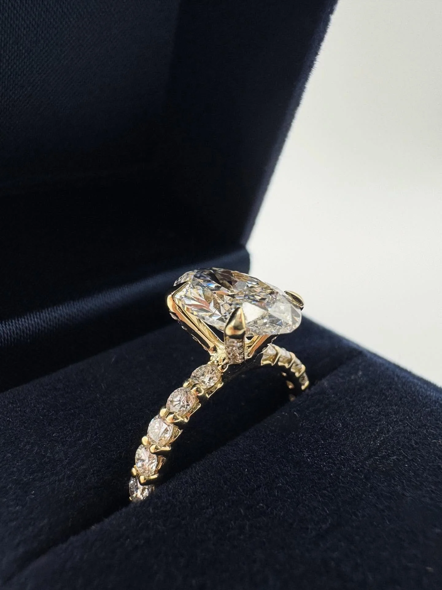 She said YES! Turning dreams into reality, affordably 💌
&bull;
&bull;
&bull;
&bull;
#engagement #engaged #engagementrings #labgrowndiamonds #shesaidyes #weddingring #diamondring #ringdesign #idahojeweler #handcraftedjewelery #proposalgoals