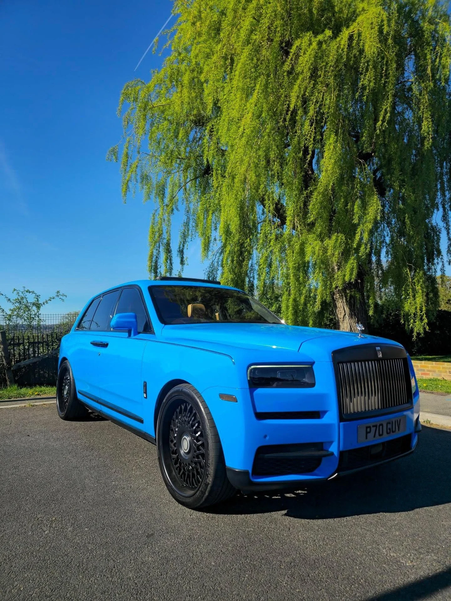 Rolls Royce Cullinham (orange interior)
- Available for self hire / chauffeur service
- for price quote DM / WhatsApp 📲
#rollsroycecars #mayfairchauffeurs #londoncarrental #centrallondoncars #clubpromoter #carhirelondon
