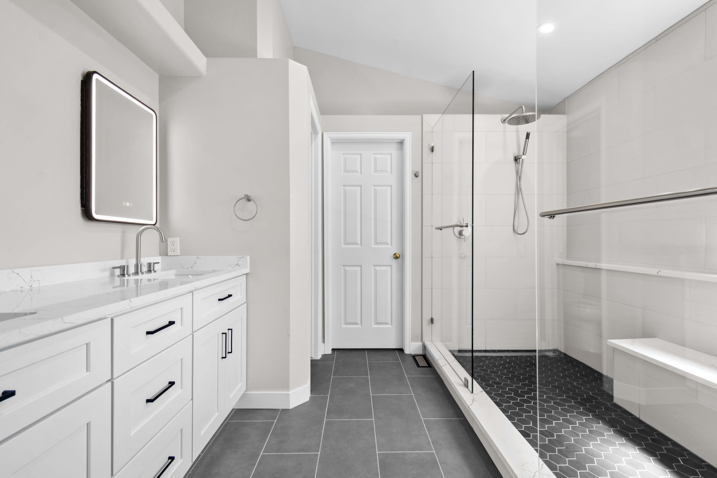Bathroom Remodeling: What to Expect From Start to Finish