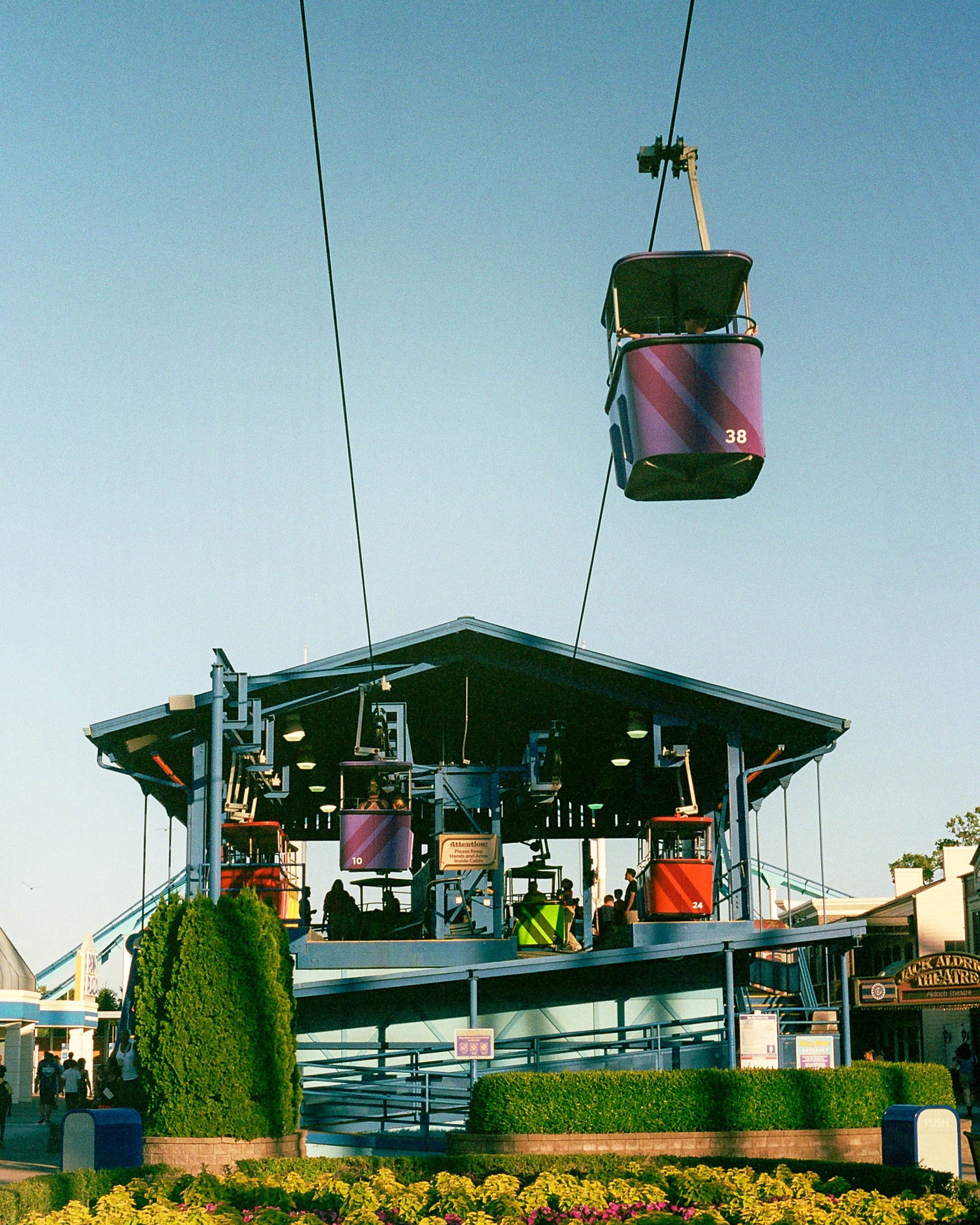 240604_Minoltax700_R5_Portra400_P-22.jpg