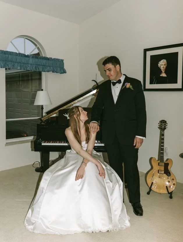 vintage-bride-groom-grand-piano-intimate-portrait-wedding-planner-tampa.jpg