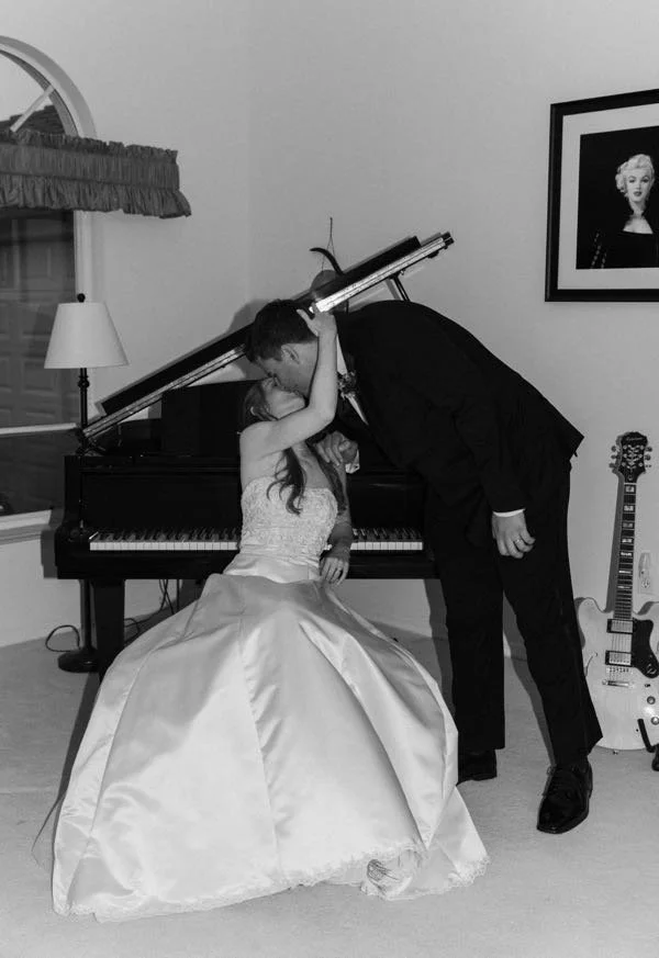 vintage-wedding-piano-kiss-blackandwhite-70s-wedding-planner-tampa.jpg