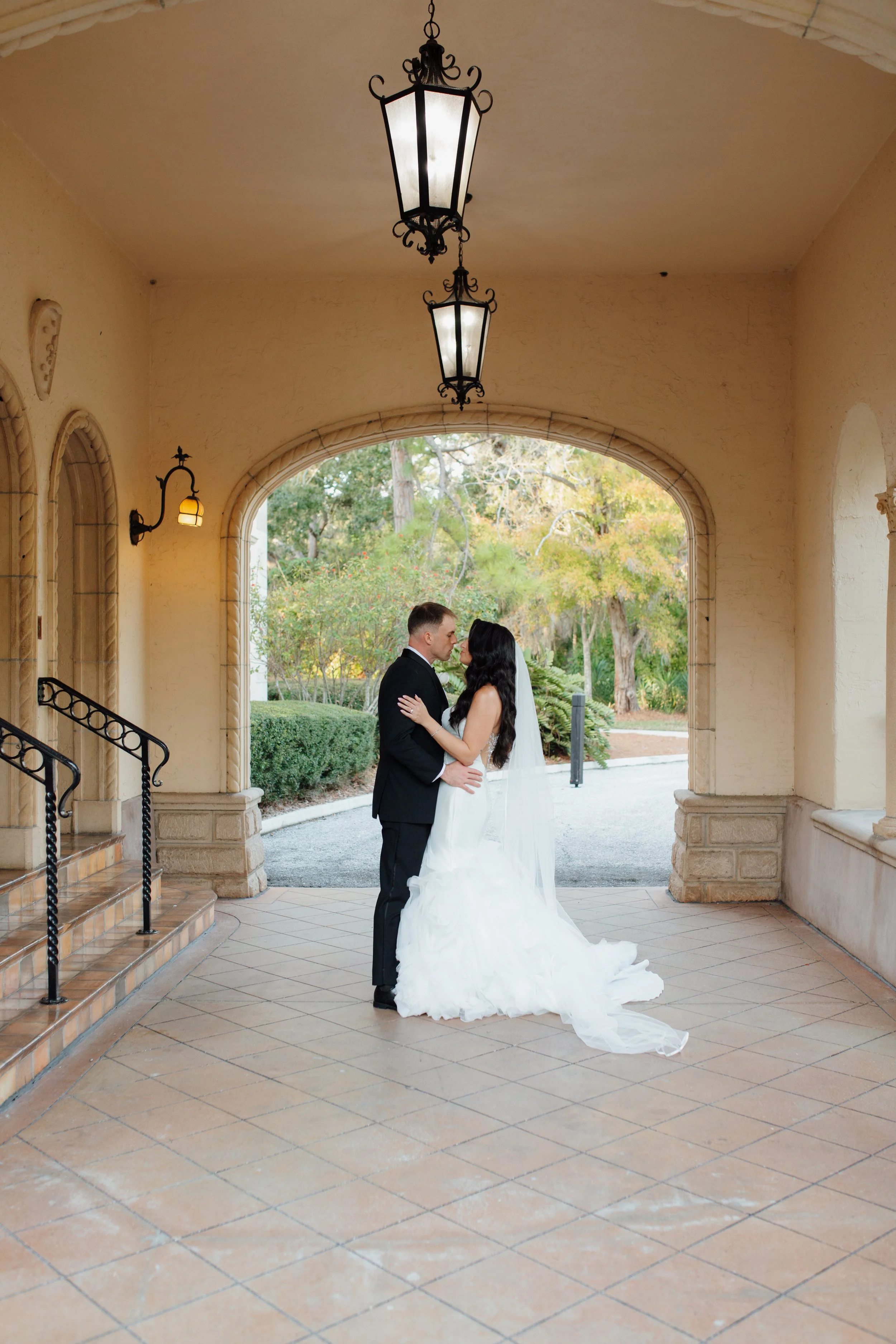 powel-crosley-estate-just-married-couple-sarasota-florida-03.jpg