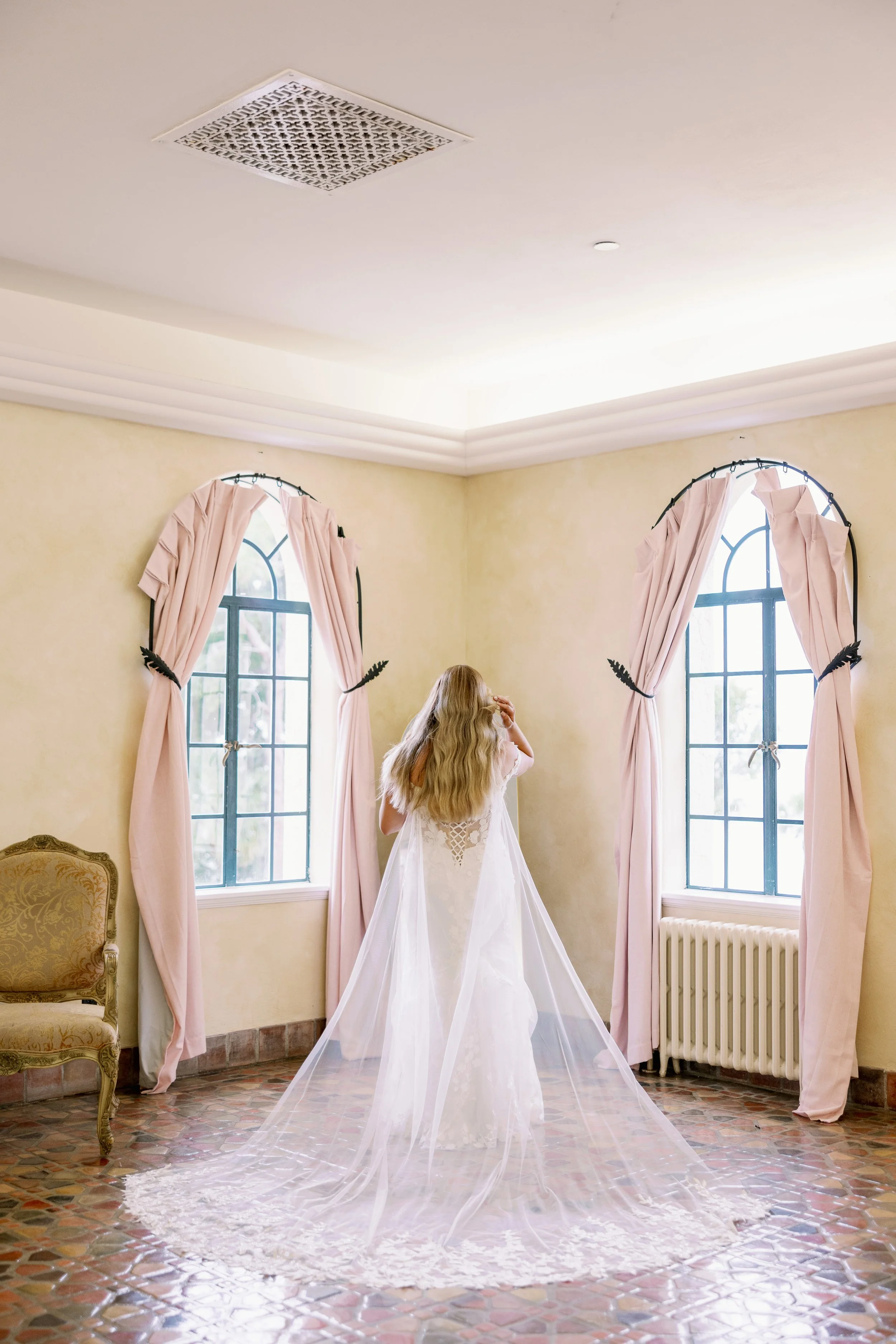 bride-veil-detail-close-up-pink-room-powel-crosley-estate-wedding-sarasota.jpg