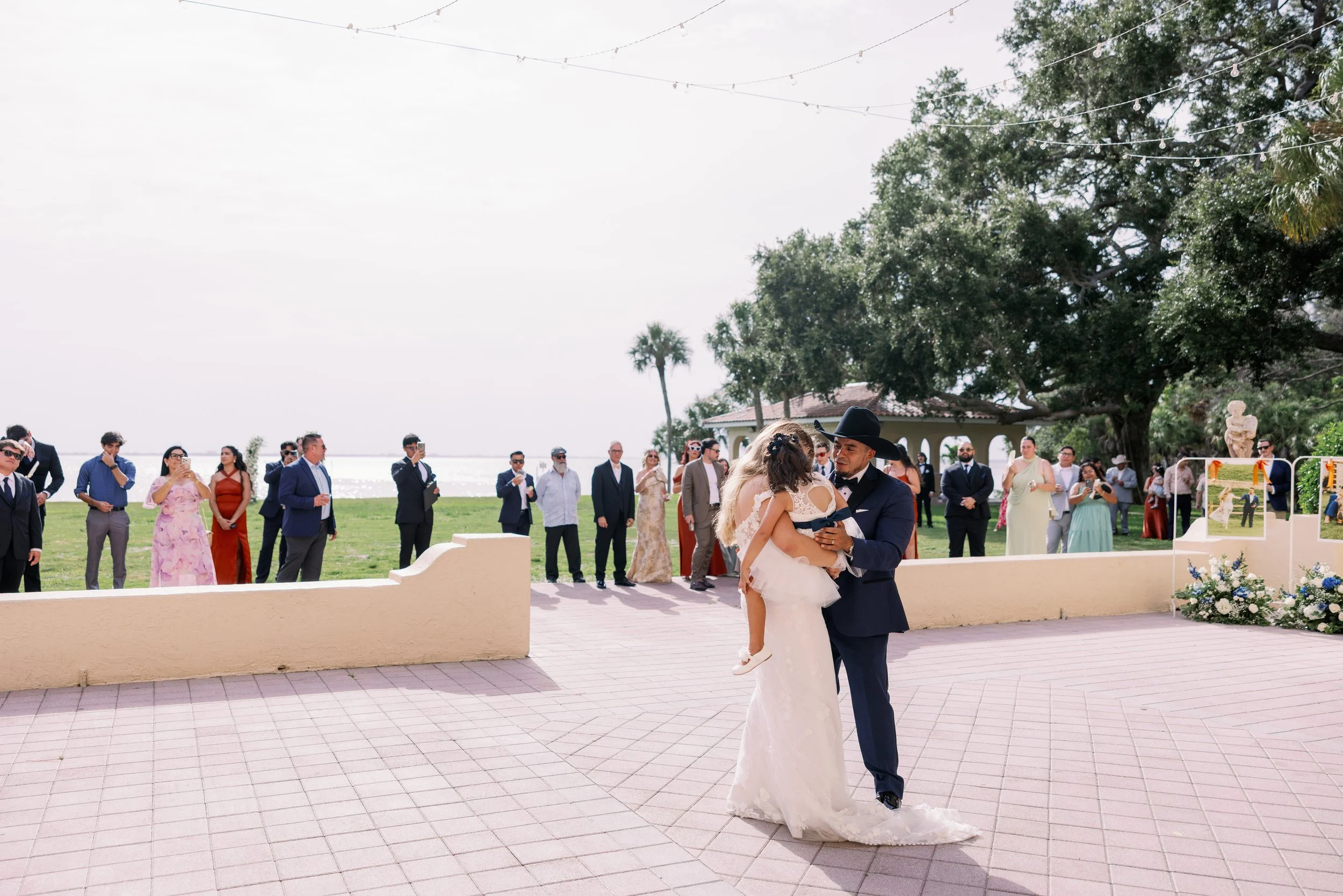 guests-walking-lawn-cocktail-hour-powel-crosley-estate-wedding-sarasota.jpg