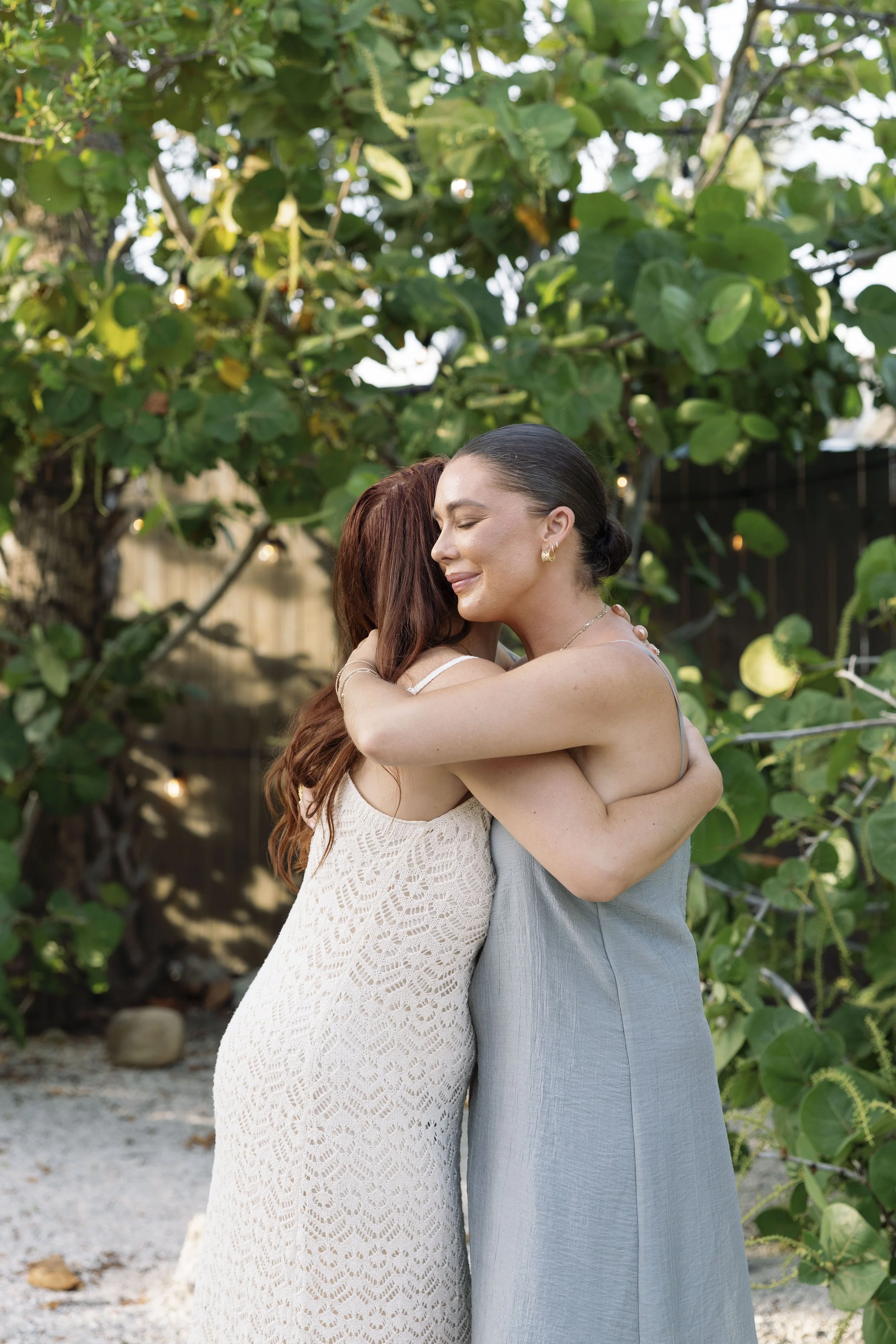 couple-embrace-outdoor-portrait-anna-maria-island-wedding-weekend.jpg