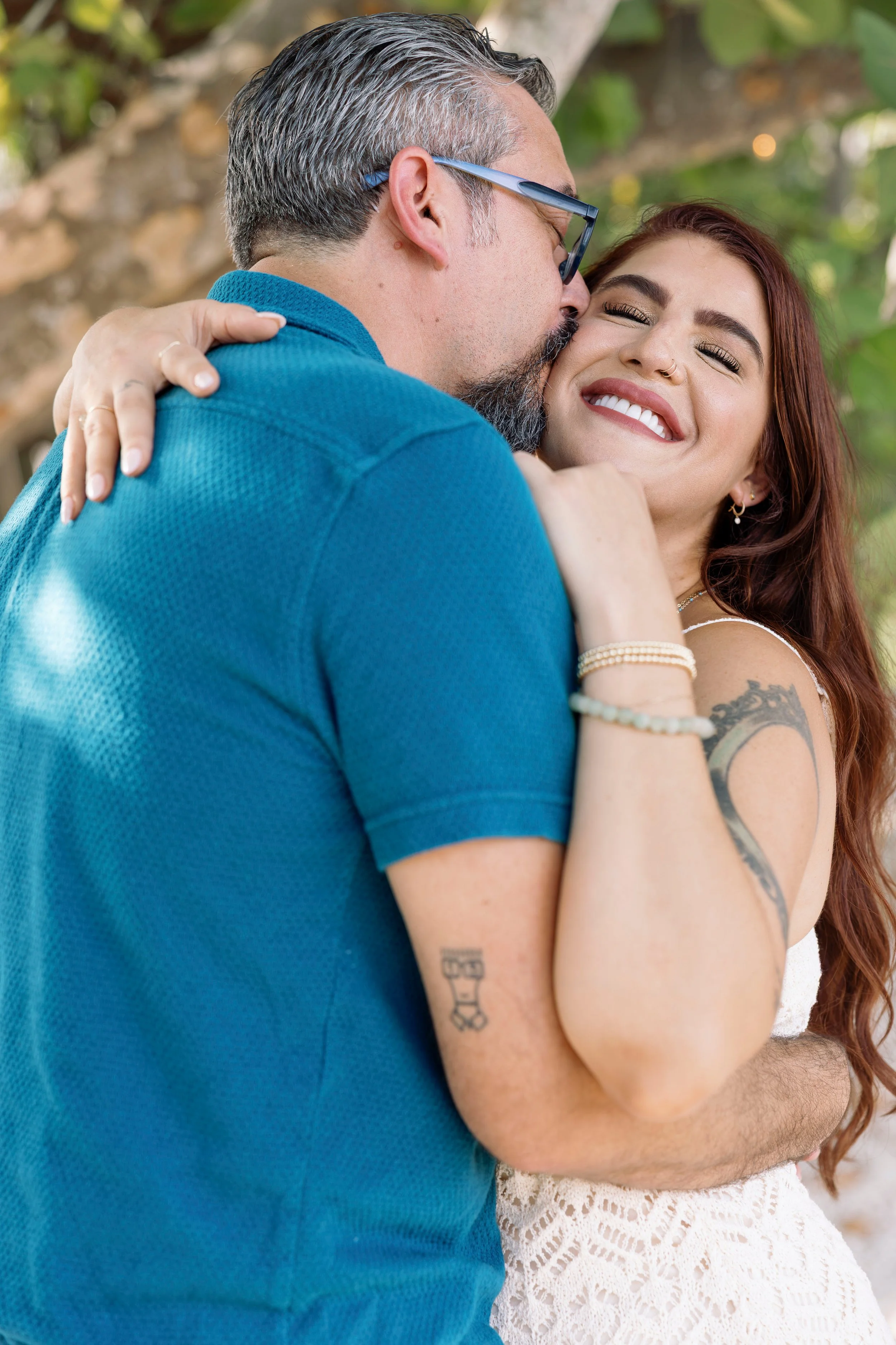 couple-embrace-candid-portrait-anna-maria-island-wedding-weekend.jpeg