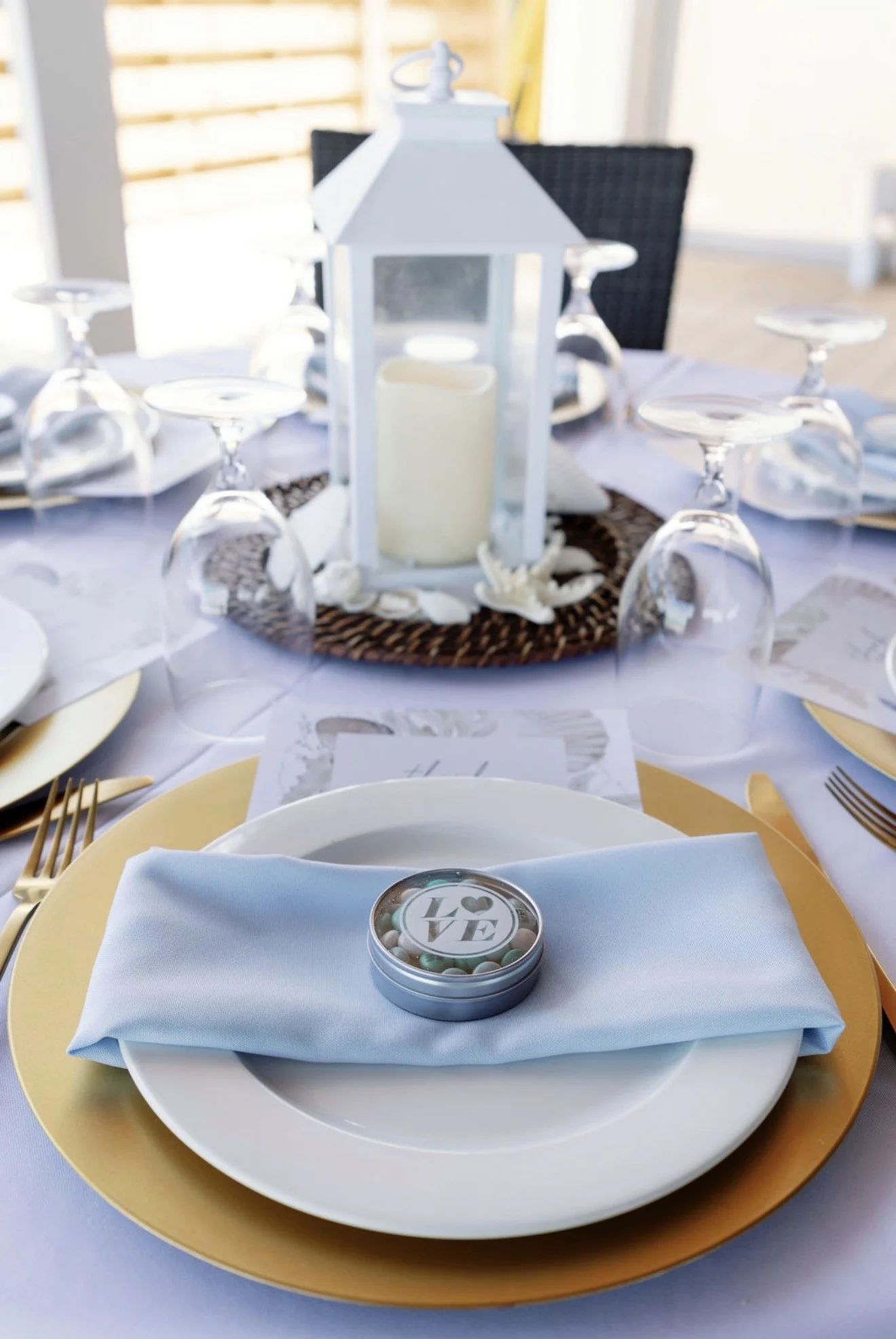 lantern-centerpiece-blue-napkin-gold-charger-beach-house-brunch-anna-maria-island-wedding.png