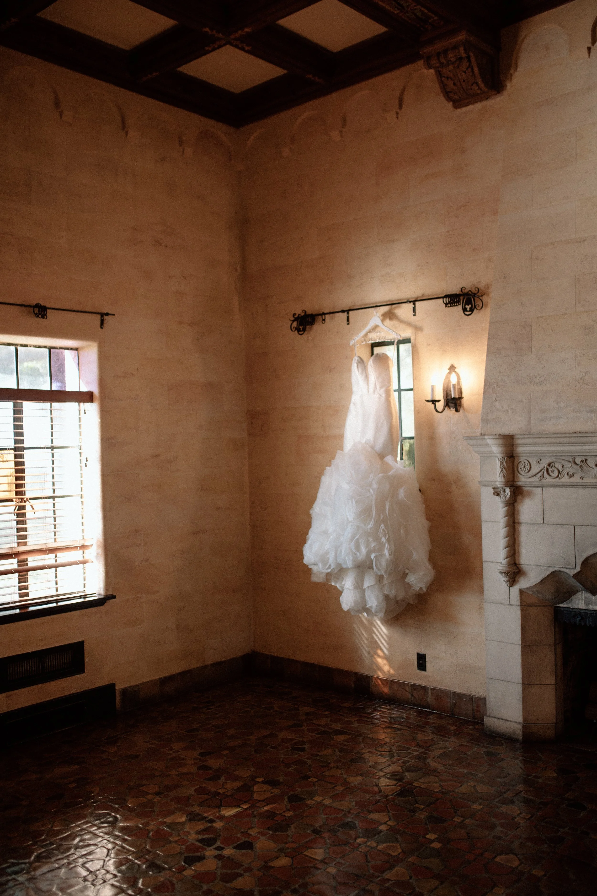 Wedding portrait of bride and groom at Powel Crosley Estate in Sarasota, Florida
