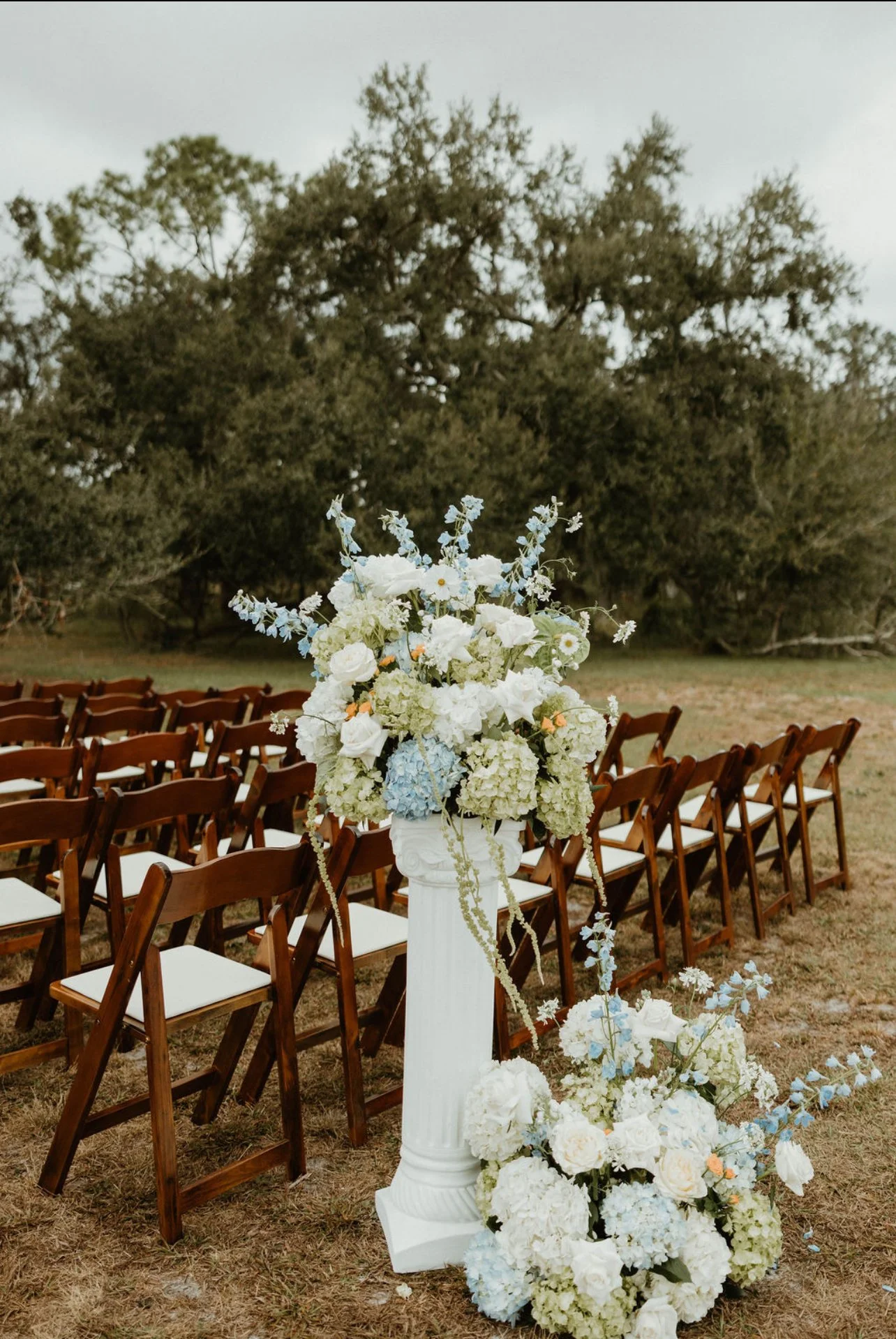 Romantic floral design for a Sarasota wedding at Browns Grove