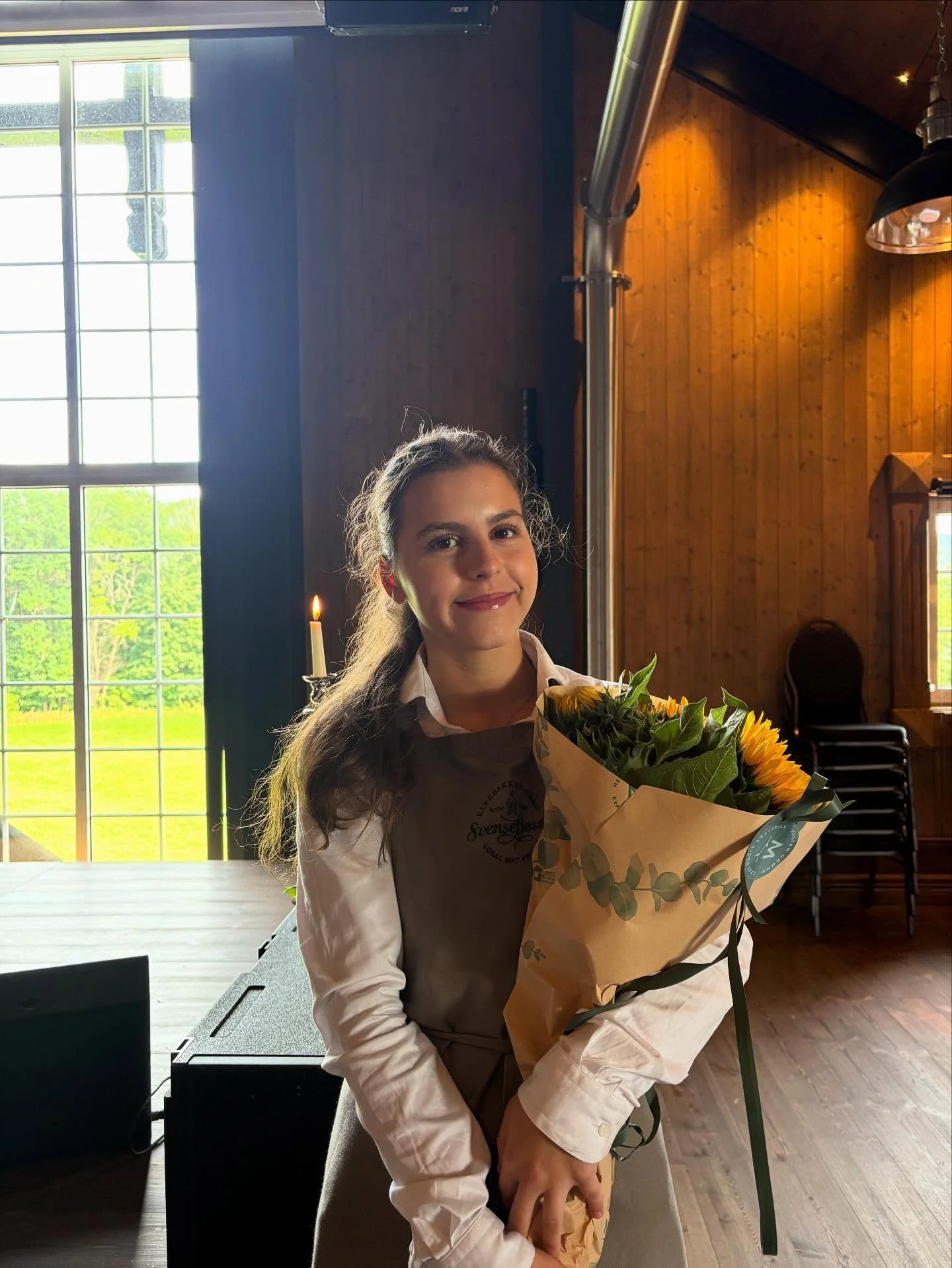 Ema besto i dag fagpr&oslash;ven i servit&oslash;rfaget - vi stolte og utrolig takknemlige ❤️
N&aring; venter mer studier, og heldigvis fortsatt jobb hos oss!
Gratulerer s&aring; mye 💐