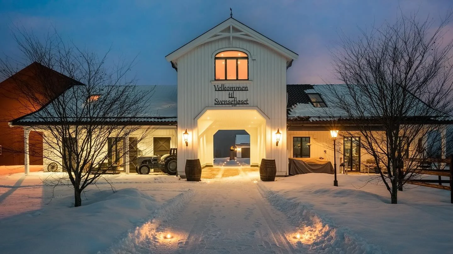 Tradisjonen tro - arrangerer vi ogs&aring; i &aring;r &aring;pent julebord for mindre grupper. Ta med kollegaer, vennegjengen eller familien p&aring; en minnerik kveld hos oss ✨

Dato: 19 desember
Klokka: 18.00

Sjekk ut v&aring;re nettsider for mer 