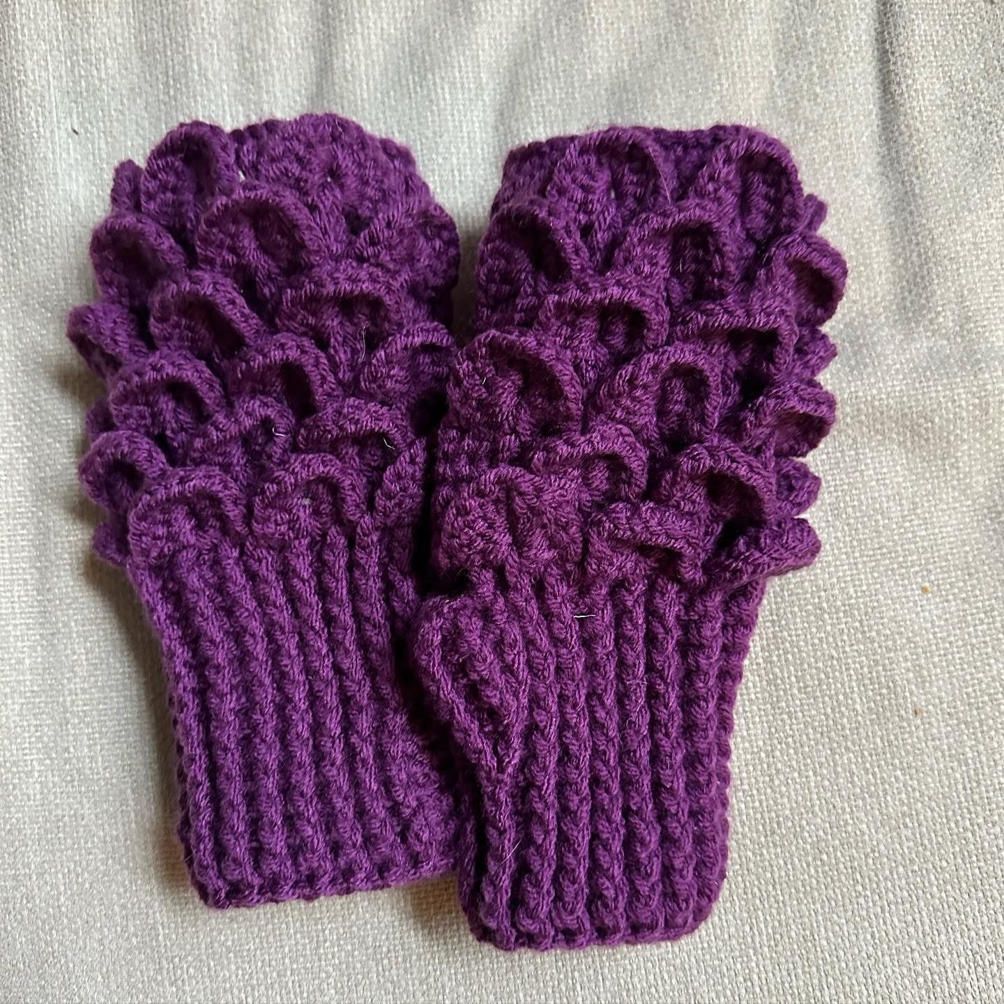 Dragon Scale FIngerless Gloves