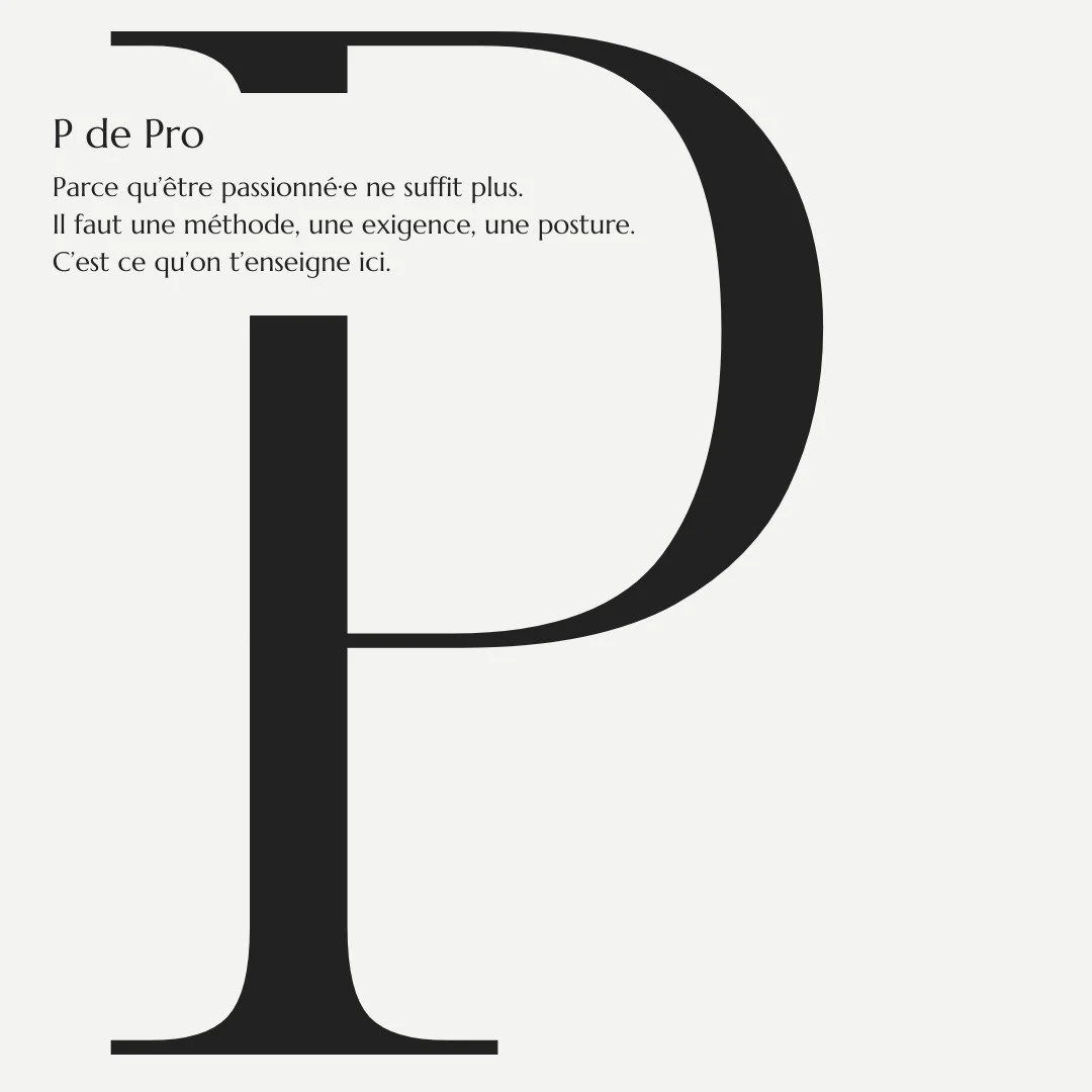 🎓 P pour Pro.
&Ecirc;tre passionn&eacute;&middot;e, c&rsquo;est bien.
Mais devenir un&middot;e professionnel&middot;le respect&eacute;&middot;e, &ccedil;a s&rsquo;apprend.
Chez Kraft Pro Studio, tu acquiers des comp&eacute;tences solides, une postur