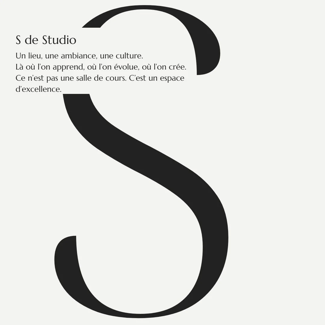 🖤 S pour Studio.
Un espace o&ugrave; tout est pens&eacute; pour te faire progresser :
mat&eacute;riel de qualit&eacute;, ambiance &eacute;l&eacute;gante, encadrement expert.
Tu n&rsquo;es pas un num&eacute;ro.
Tu es un talent en devenir.

🎯 Rejoins