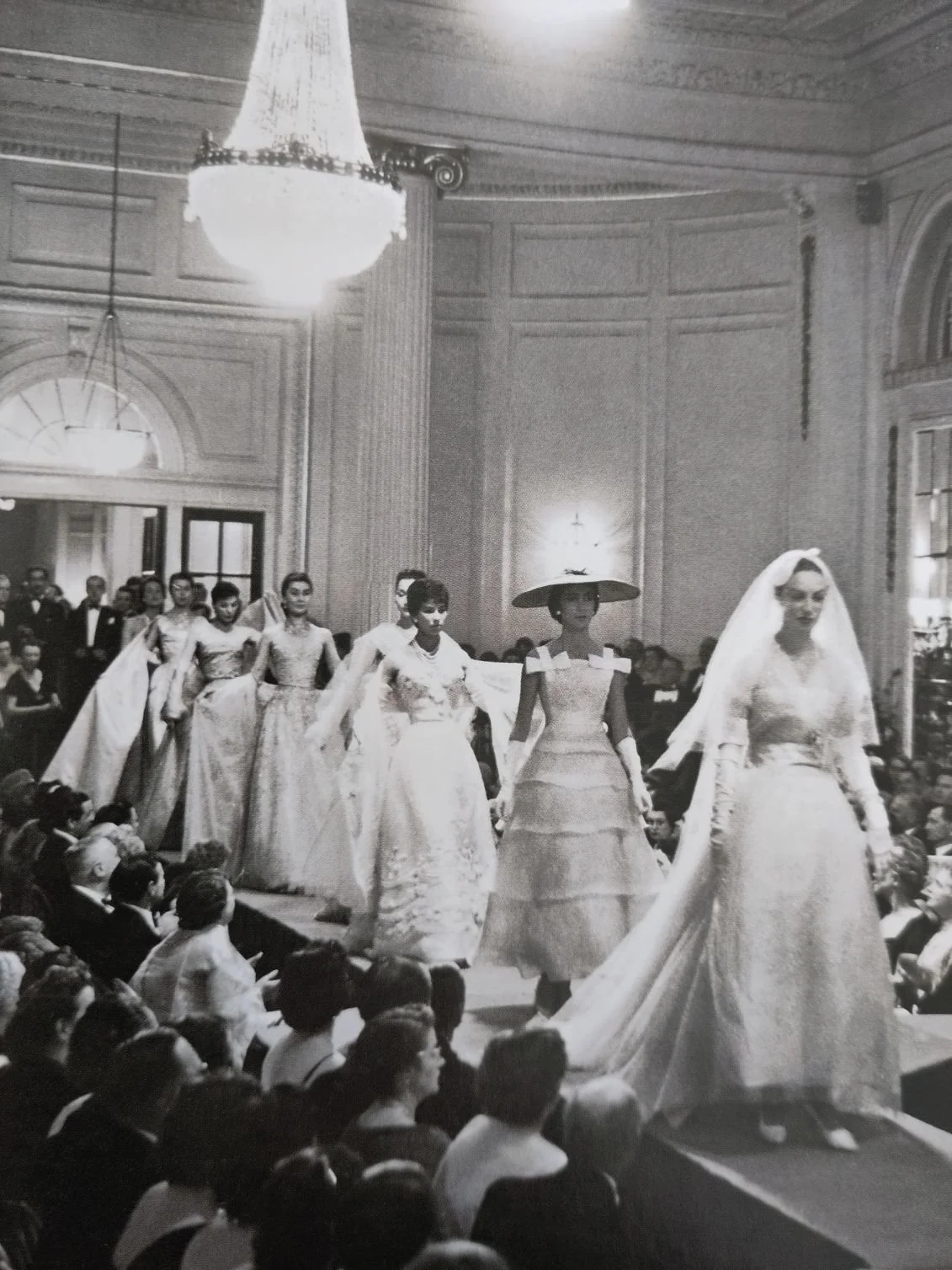 Modenschau von Christian Dior 1955