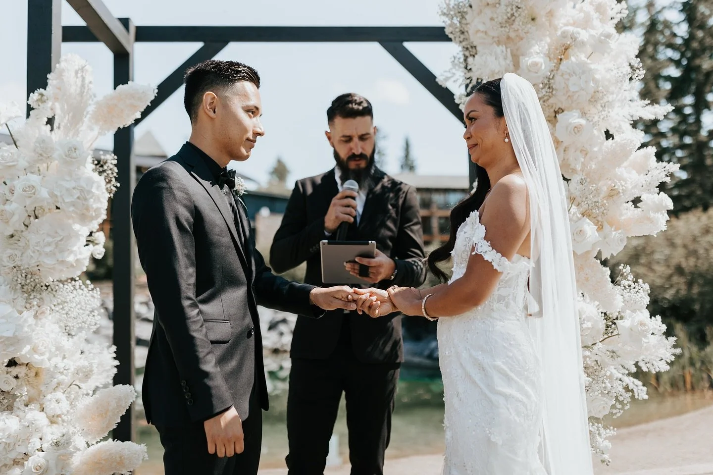 Personalized ceremonies are a special thing! To be able to include your love story into your ceremony creates a very rich moment for you and all your loved ones. 

We can help with that! 

Booking 2026 / 15% off! 
.
.
Photographer: @alyssawrightphoto