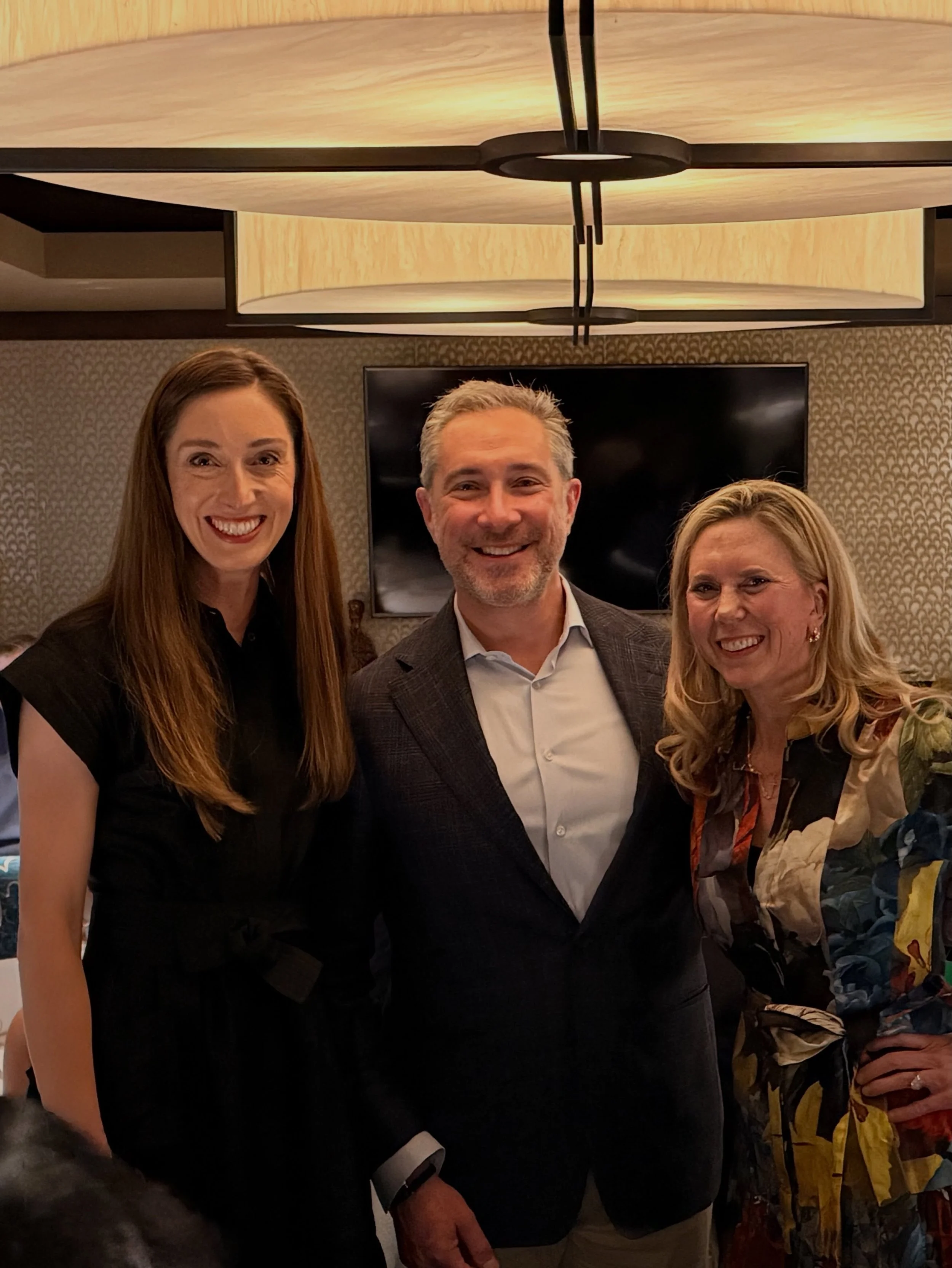 Honored to partner with U.S. Bank to lead a modern business etiquette session for their analyst class over a three-course instructional dinner. 

Throughout the session, we covered business dining etiquette, the art and science of conversation, execu