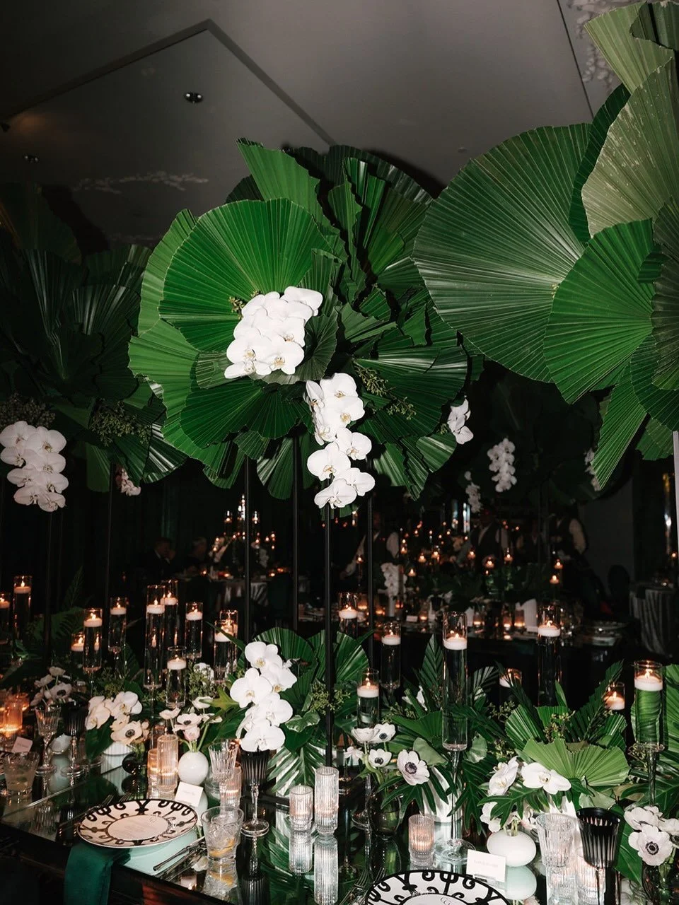 Modern  luxury meets the tropics. #@eventeffects @evanrphotography 
#FloridaWeddingPlanner
#mitzvahplannermiami 
#SouthFloridaWeddings
#tropicaltheme