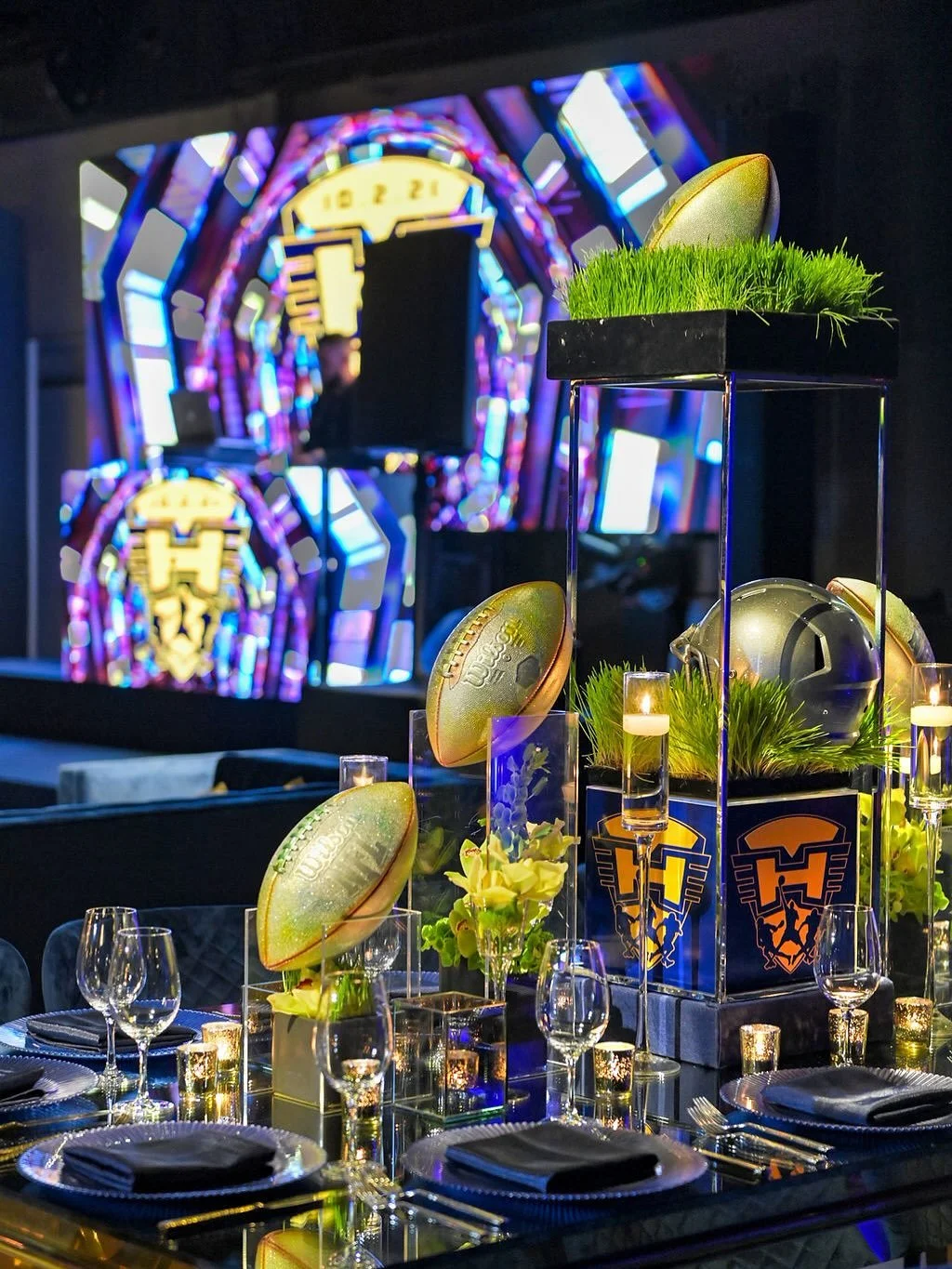 Luxury decor with a &ldquo;Sporting &ldquo; twist. @eventeffects @dominoarts_mitzvahs @mavilaphotography . #LuxuryMitzvah
#SportsThemeDecor 
#luxurymitzvah #barmitzvahplanner #mitzvahplanners 
#MitzvahPlanner
#BarMitzvahIdeas