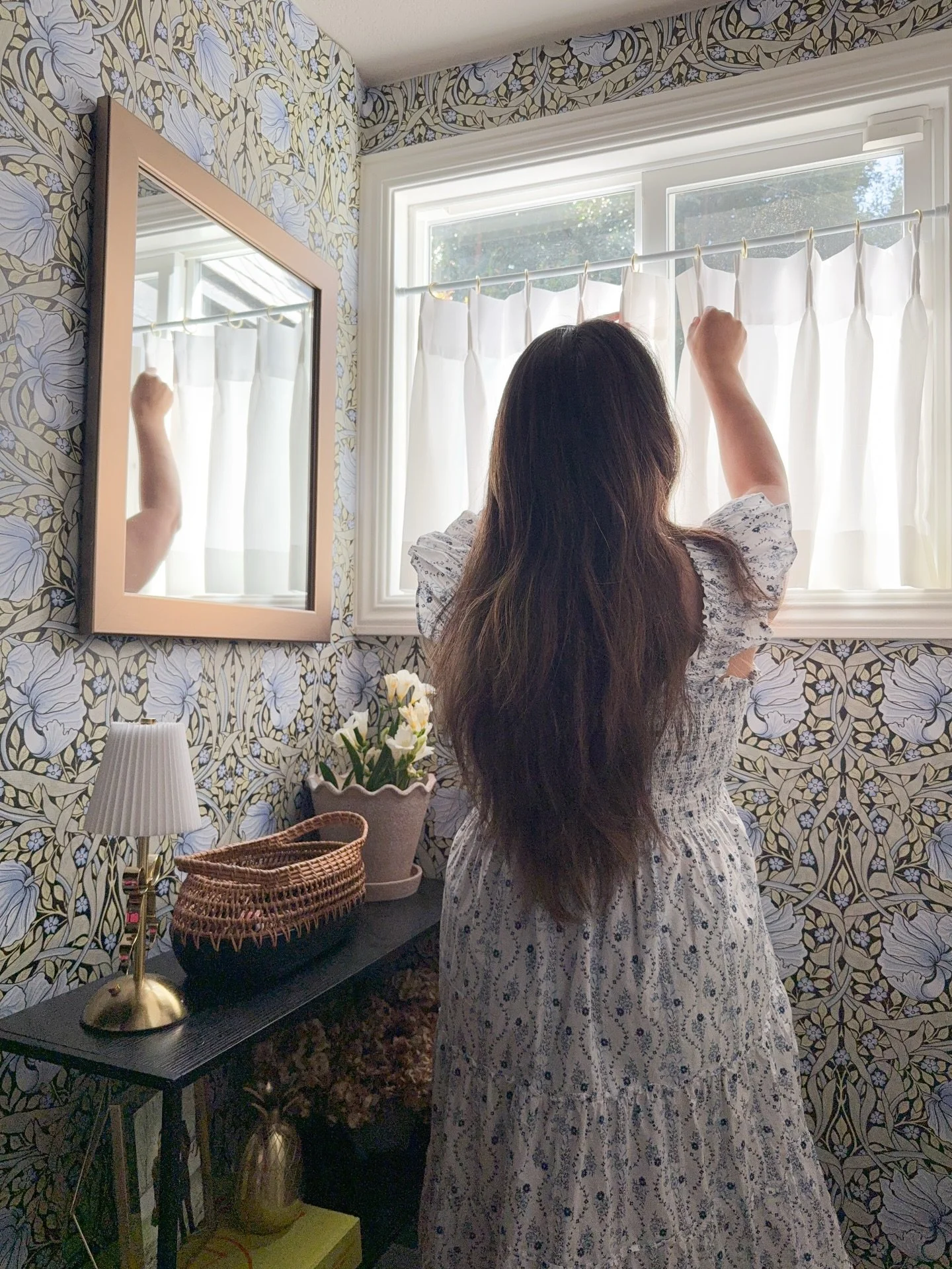 Sometimes the shift to a cozy spring isn&rsquo;t loud, it&rsquo;s felt in the little things.

Curtains catching the breeze, fresh flowers on the table, sunlight lingering just a little longer in the room.

It&rsquo;s not a full reset. It&rsquo;s a so