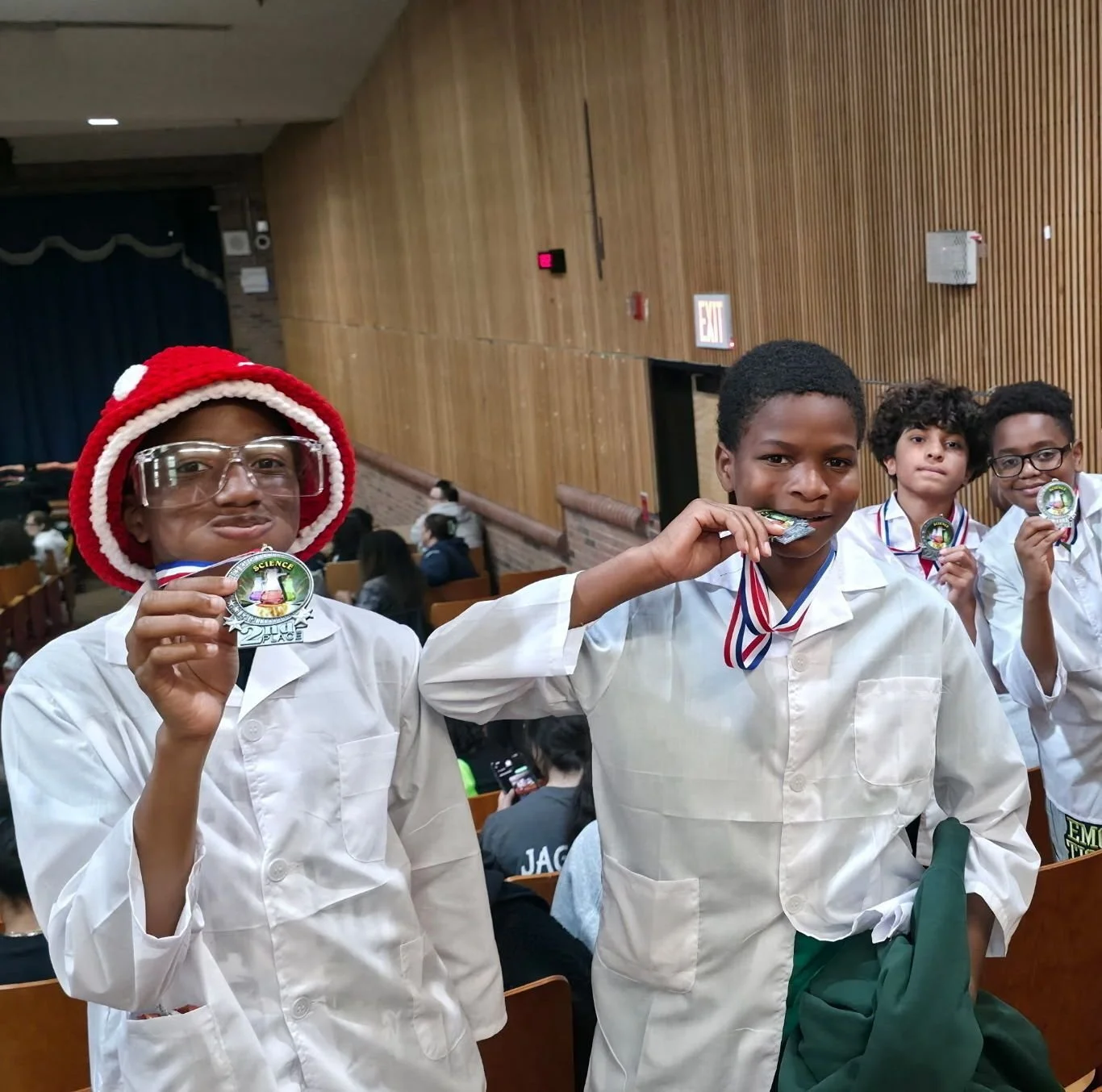 Huge congratulations to the students at MS 331 Bronx School of Young Leaders @bsylms331 for taking 🥈 2nd place at their district science fair! 👏🍄

Through our Superfood S.T.E.A.M. workshops, students explored the science of mushroom cultivation us