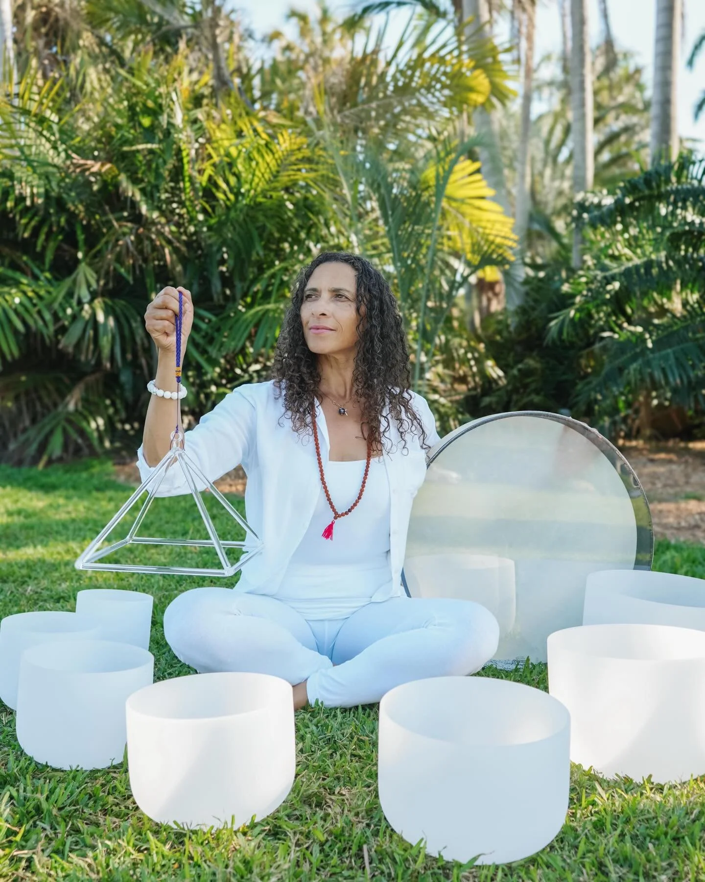 Dreamy Sunday spent editing 🎨 this weekend&rsquo;s photoshoot 📷 with one of the most magical women I know, @wellnessbynice. 

So deeply honored to capture this radiant human&rsquo;s energy and medicine on camera.

N&iacute;ce offers &ldquo;Healing 