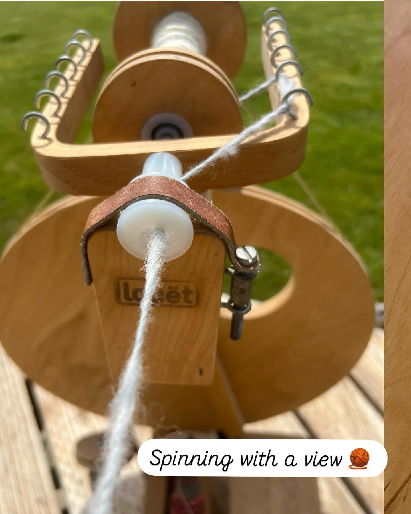 Long summer days means more time for spinning yarn in the ☀️!