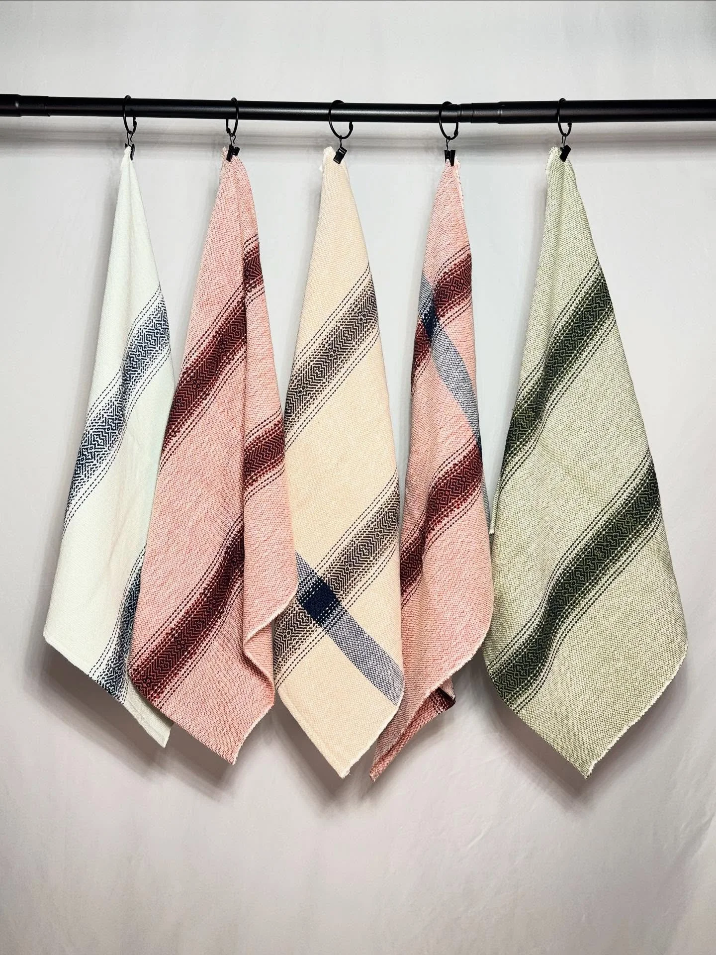 More kitchen/hand towels! Had fun altering color and the twill sequence in the sections of patterns on this project. Swipe all the way through to see where it started as a warp all the way to finished products!  Beautiful organic cotton from @gistyar