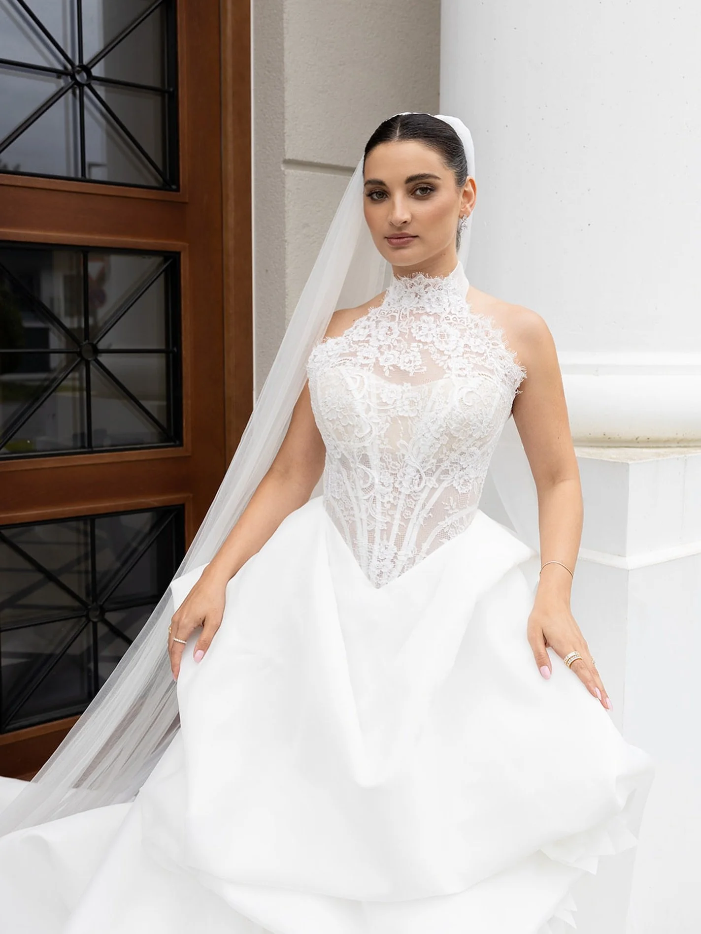 TRUE ELEGANCE IS KEY
It doesn&rsquo;t ask for attention.
It naturally owns it.

Hair &amp; Makeup @jenniferfretz_brides und @hottbrides_brautstyling 

@belen.bridal.gruenwald @aisleglam @mernahermez @heyam_jewelry

#brautstylingm&uuml;nchen #weddingd