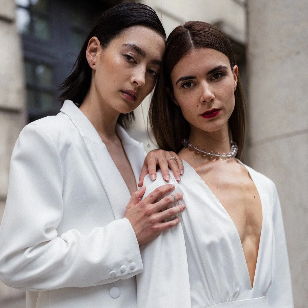 Shootingday im August 
⠀⠀⠀⠀⠀⠀⠀⠀⠀
Model laurabilanliu und @una.sladak 
Kleider @annconventionalbride 
Fotos und Konzept @tinadoree
Schmuck @marie.c.official 
H&amp;M @jenniferfretz_brides 
⠀⠀⠀⠀⠀⠀⠀⠀⠀
#hairandmakeup #hairstylingm&uuml;nchen #brautstylin