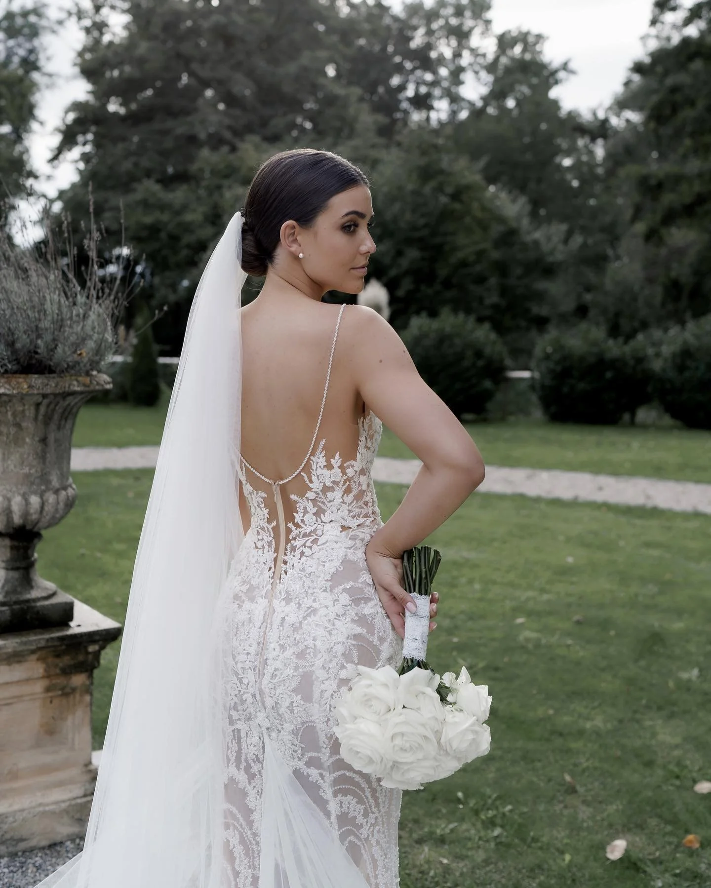 What a bride?!
⠀⠀⠀⠀⠀⠀⠀⠀⠀
#realbride Sabrina. Ihr werdet noch weitere Bilder von ihrer Hochzeit sehen, welche 📷 @vivienne_kahl_photography in gro&szlig;artigen Bildern festgehalten hat. 
⠀⠀⠀⠀⠀⠀⠀⠀⠀
location @birkenheide
⠀⠀⠀⠀⠀⠀⠀⠀⠀
#glambride #glamweddi