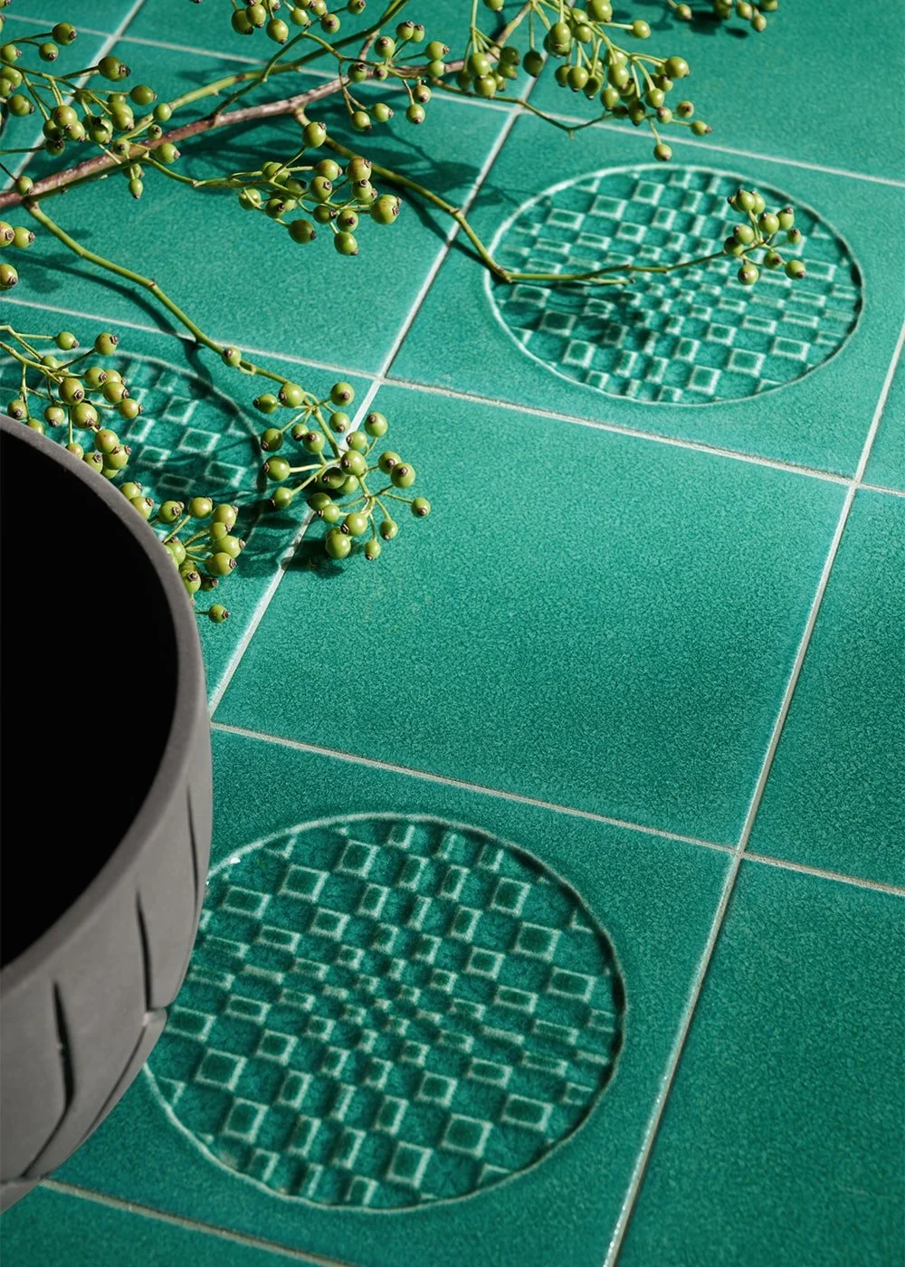 Vibrant green porcelain tile with circular pattern—Città di Faenza artisan style.